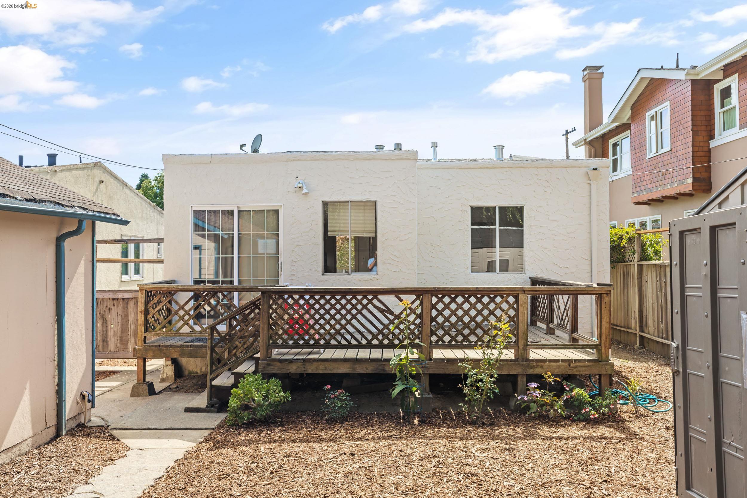 1035 Pomona Avenue