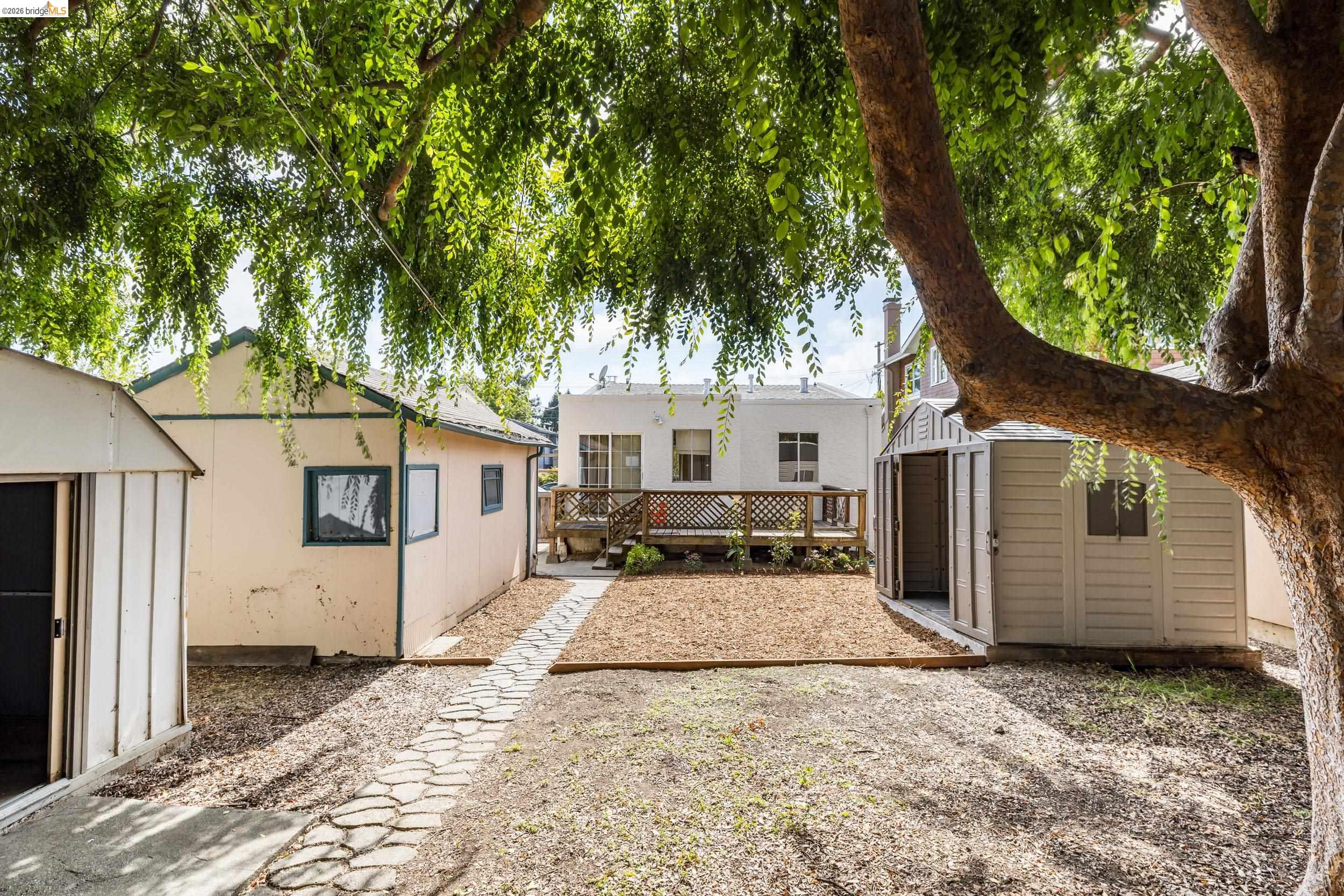 1035 Pomona Avenue