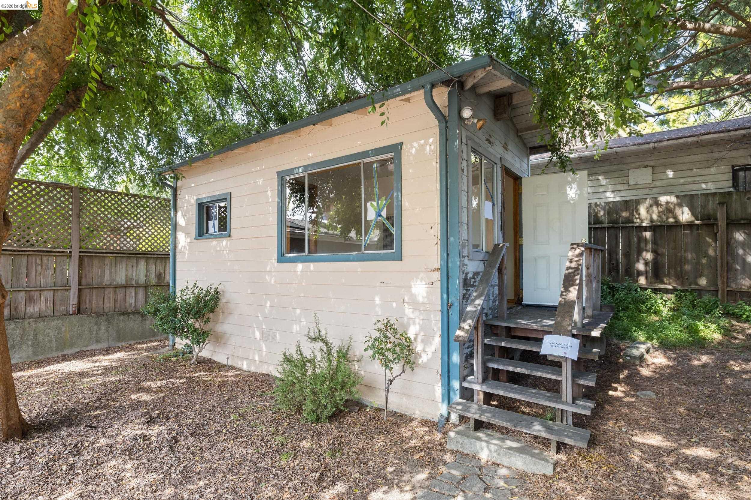 1035 Pomona Avenue