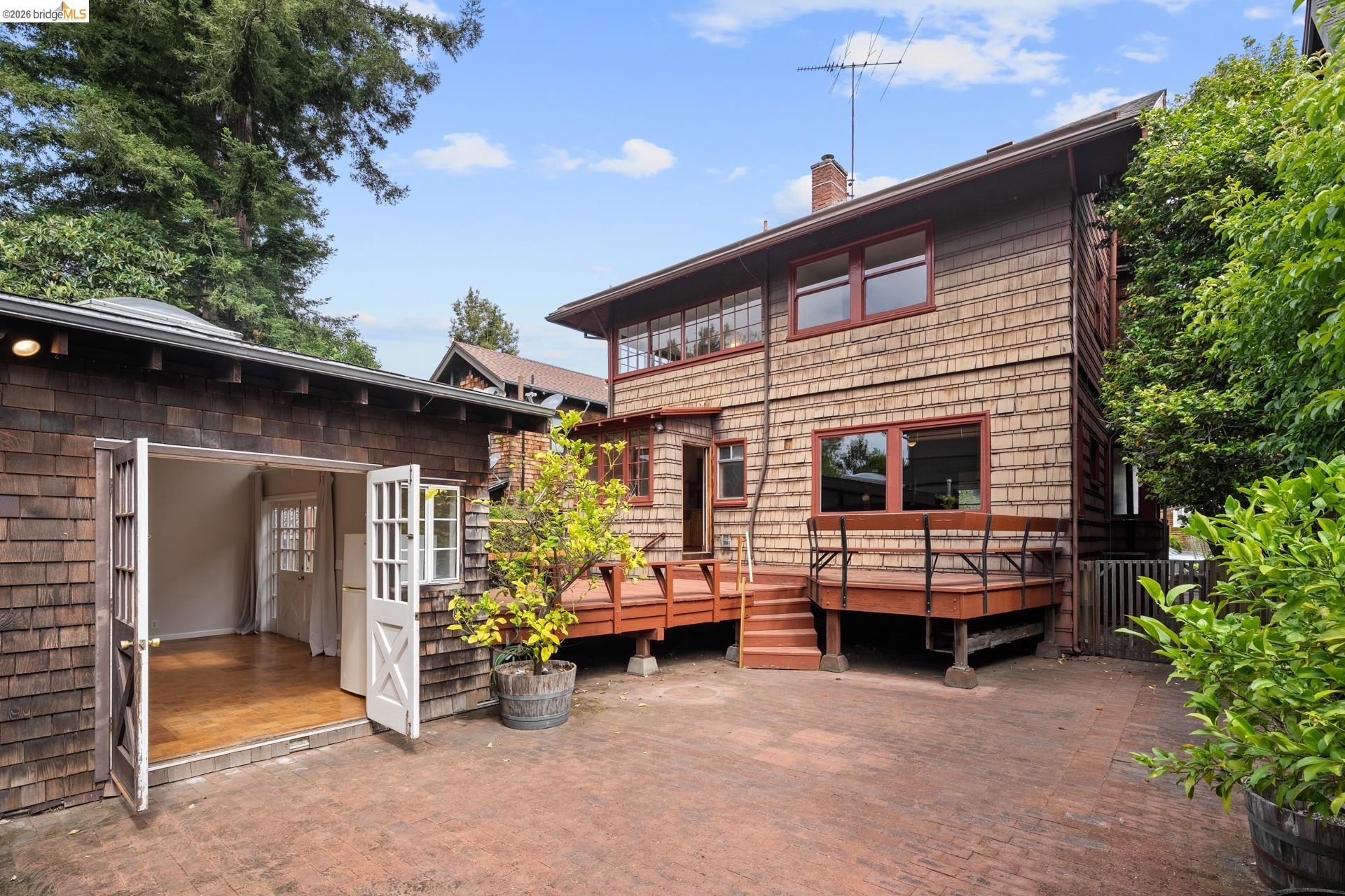 2714 Woolsey Street
