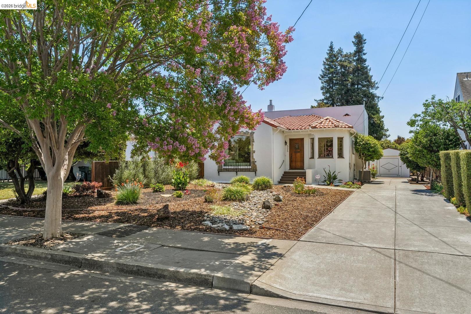 525 Dowling Blvd.