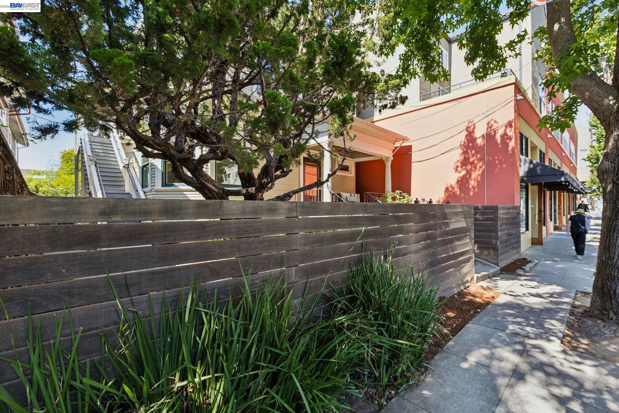 2607 Alcatraz Ave