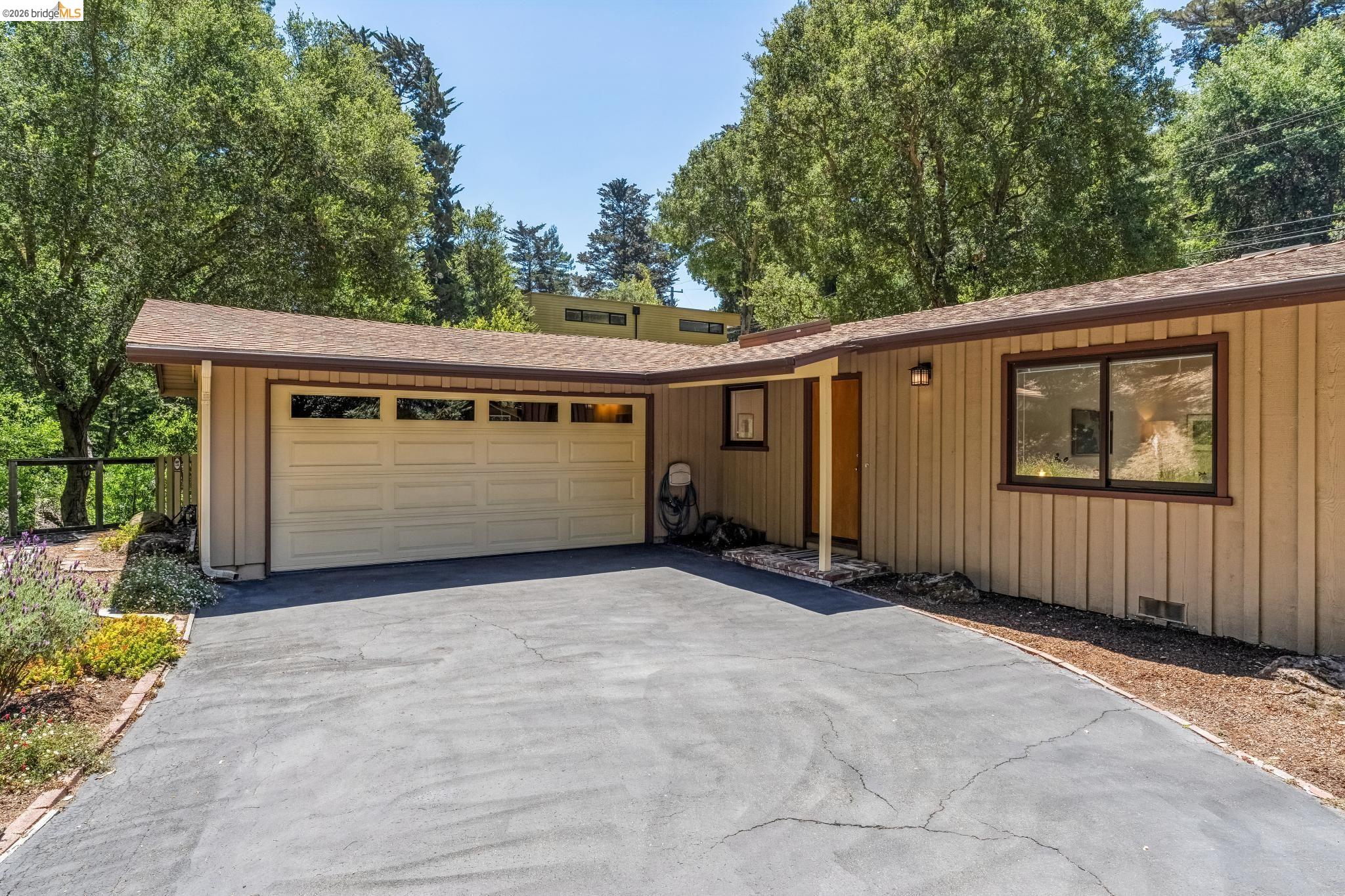 7200 Saroni Drive