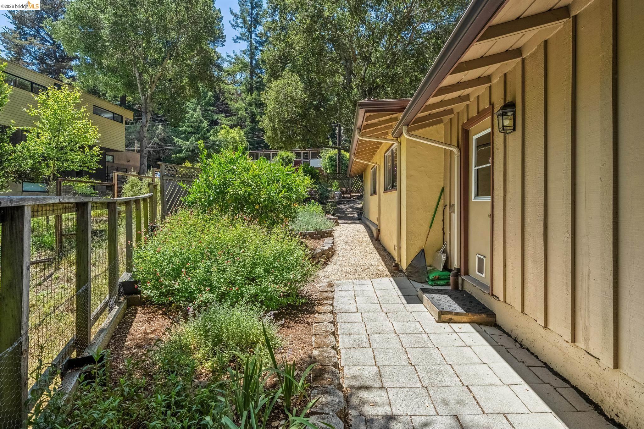 7200 Saroni Drive