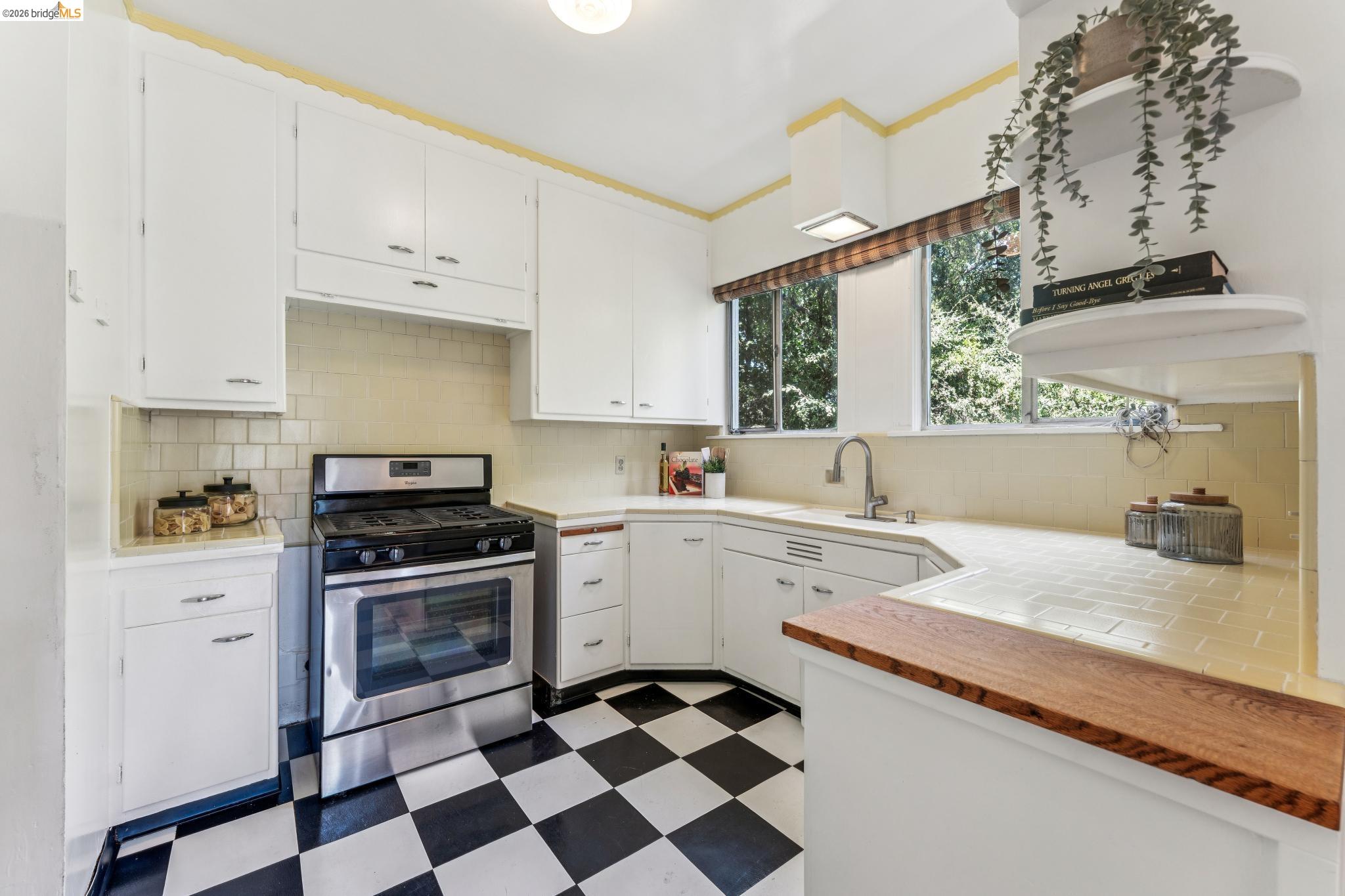 455 Lagunitas Ave