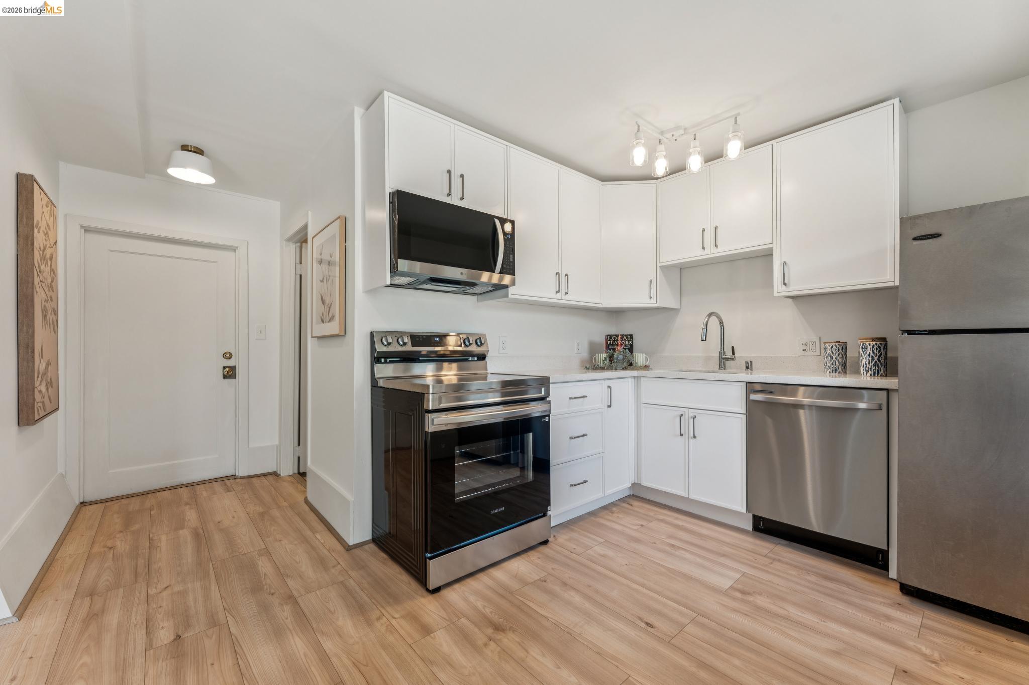455 Lagunitas Ave