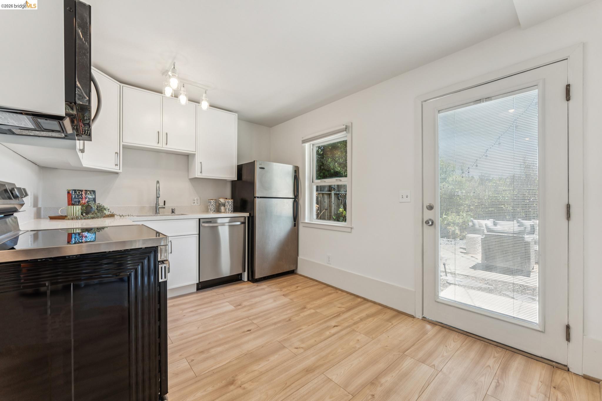 455 Lagunitas Ave