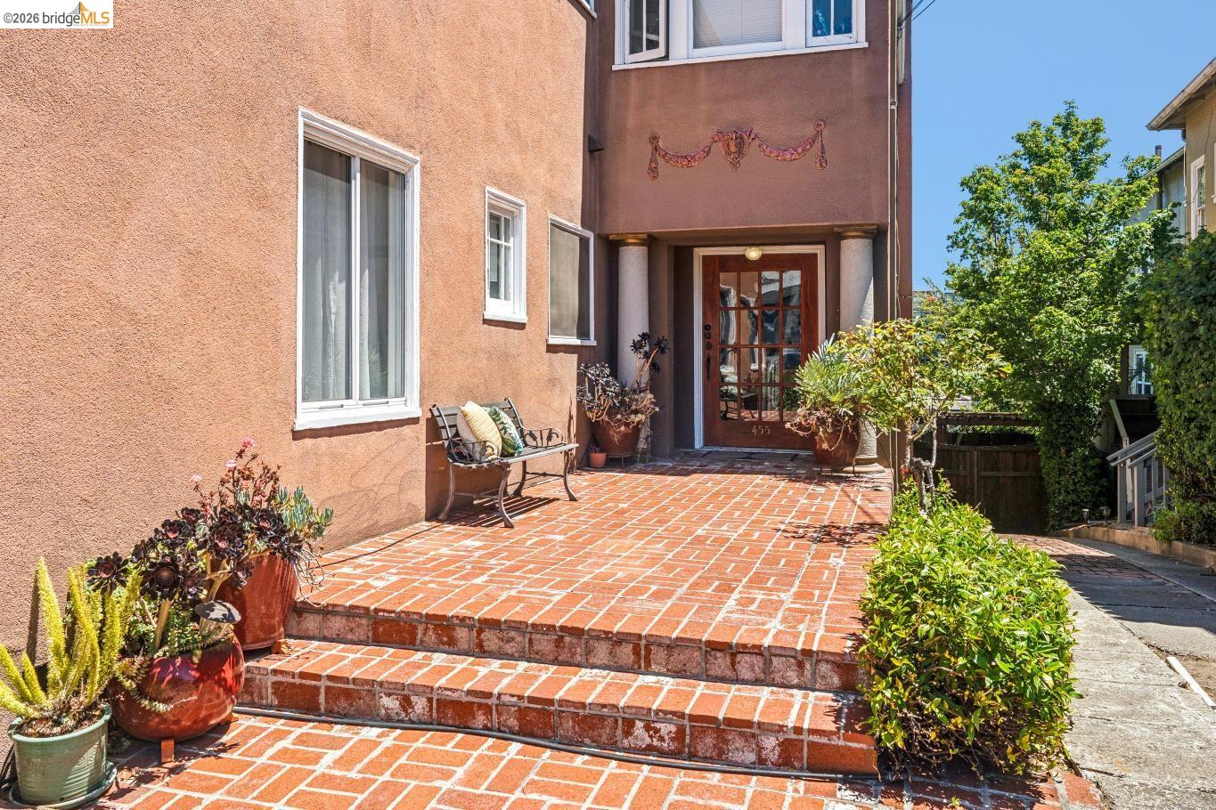 455 Lagunitas Ave