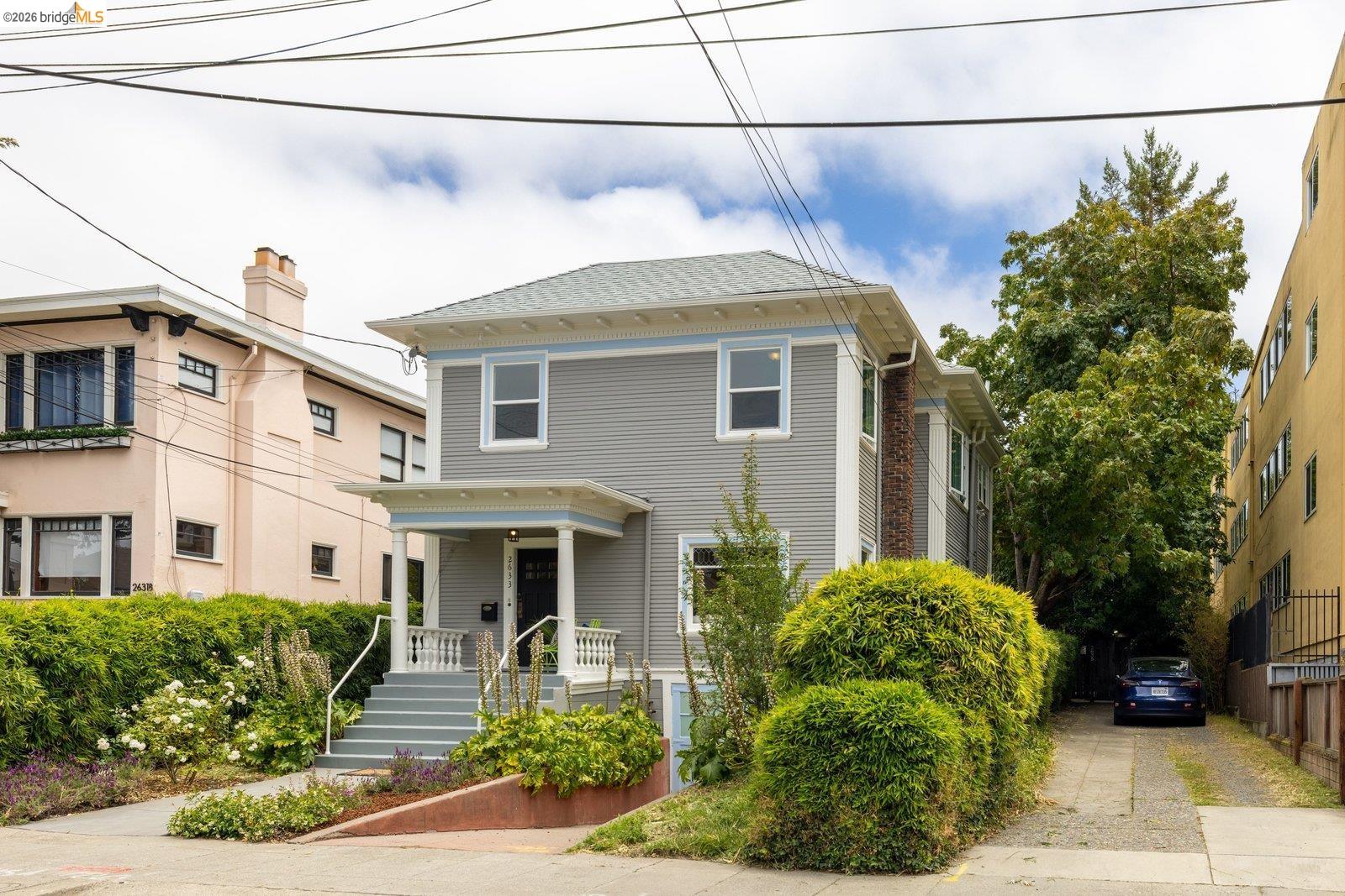 2633 Regent St
