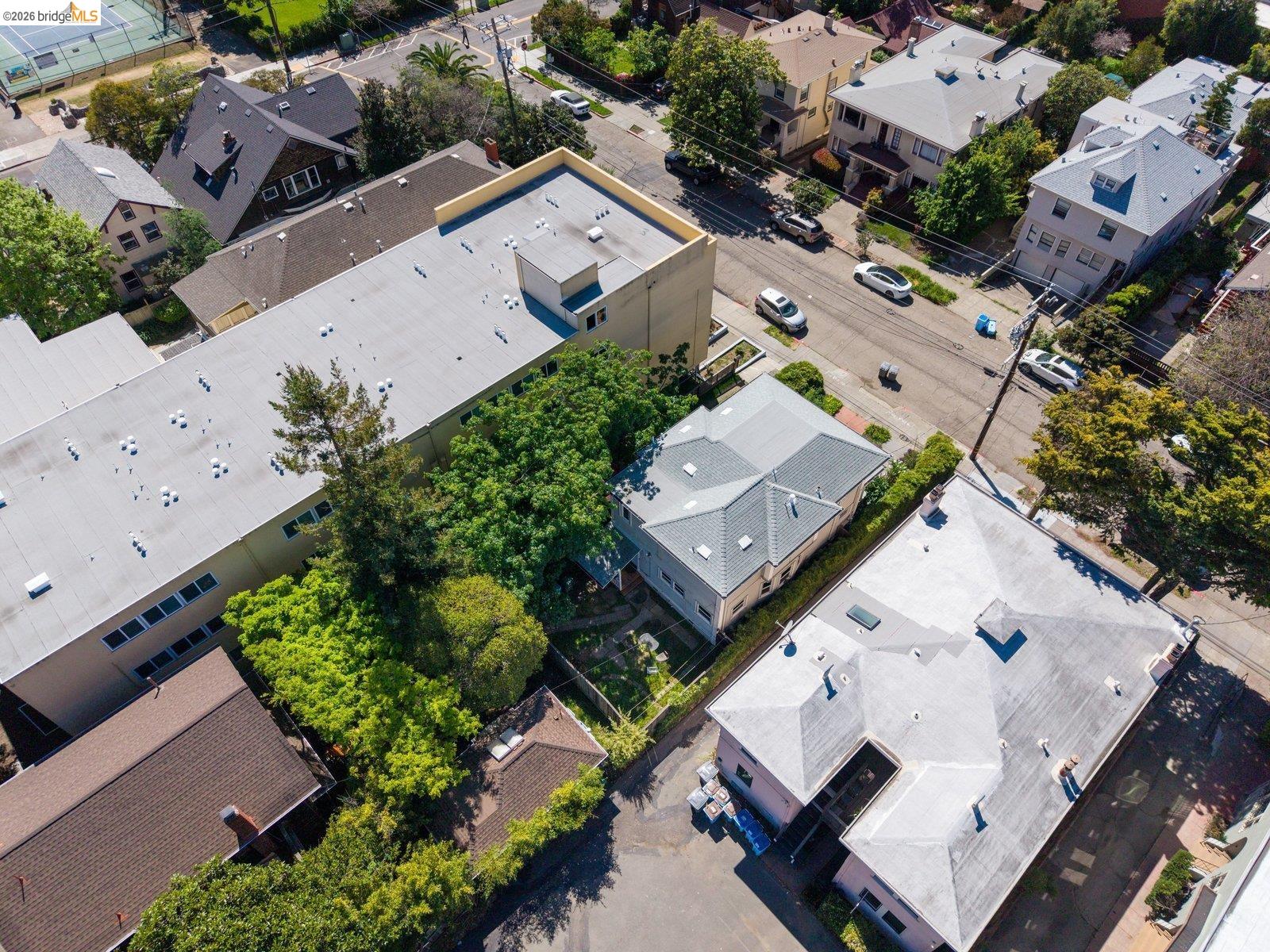 2633 Regent St