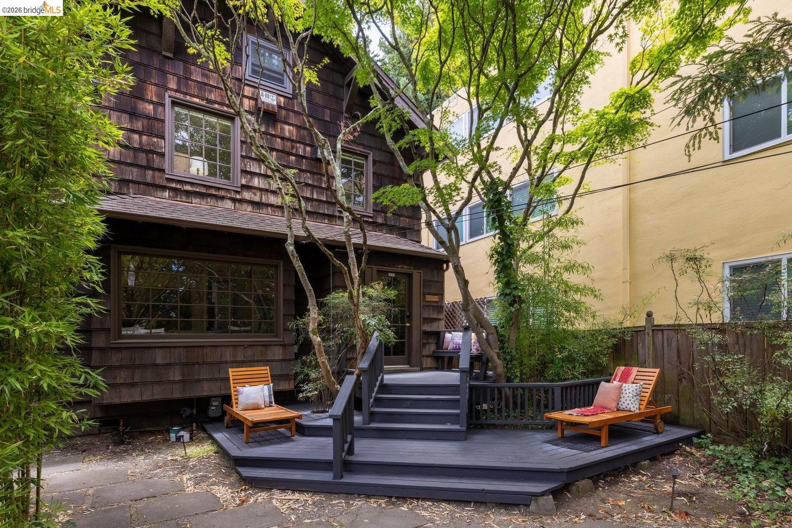 2633 Regent St