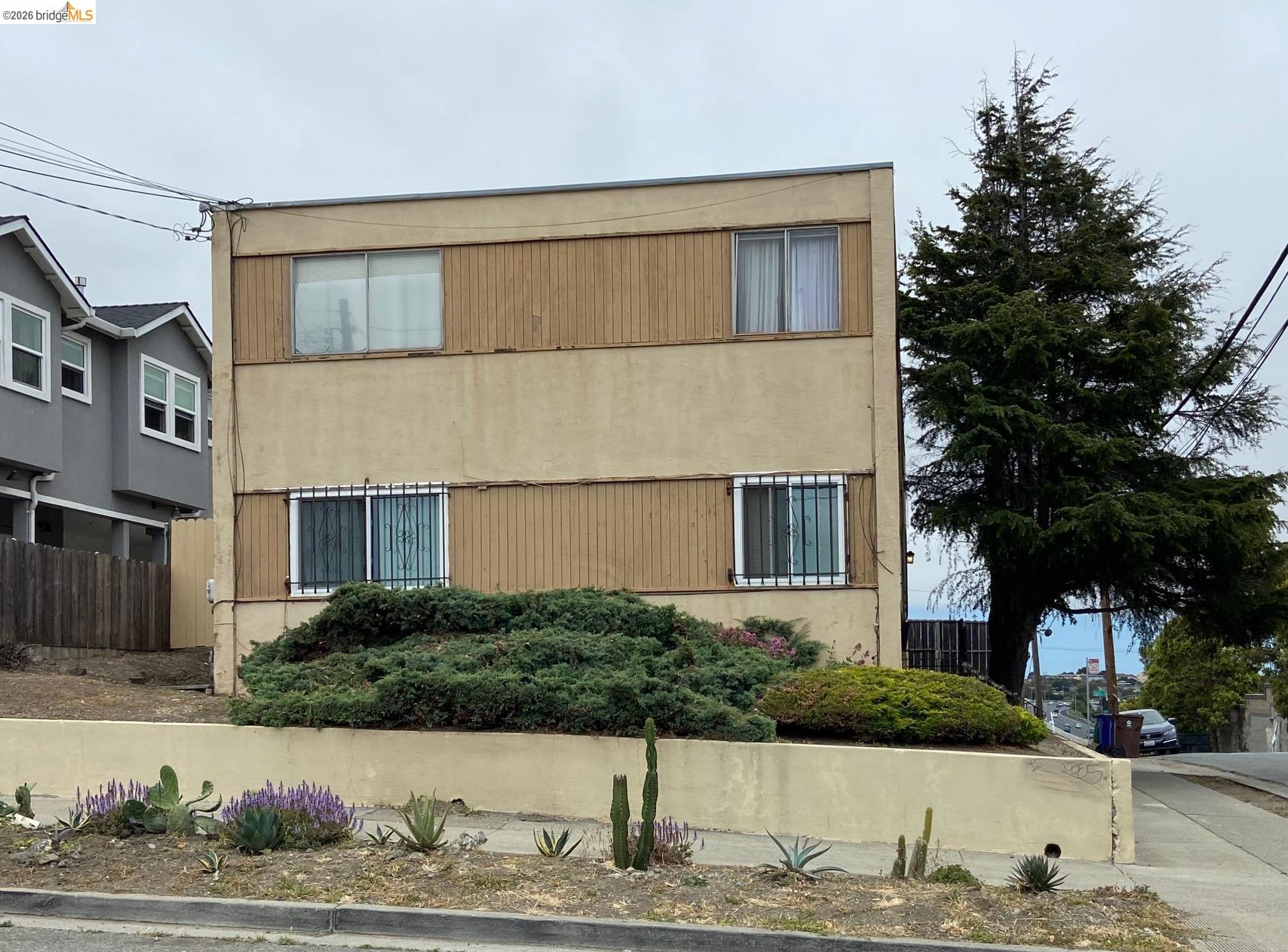 2425 San Joaquin St