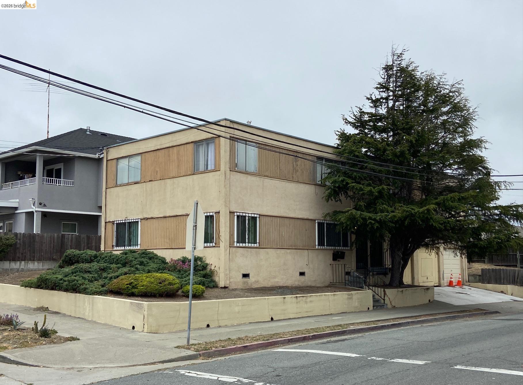 2425 San Joaquin St