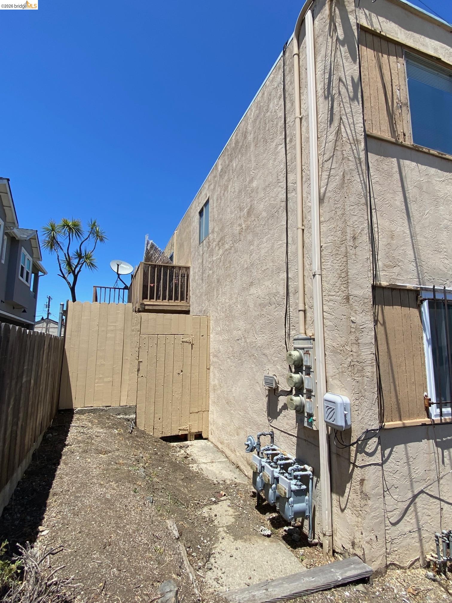 2425 San Joaquin St