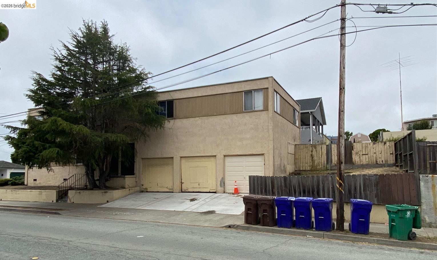 2425 San Joaquin St