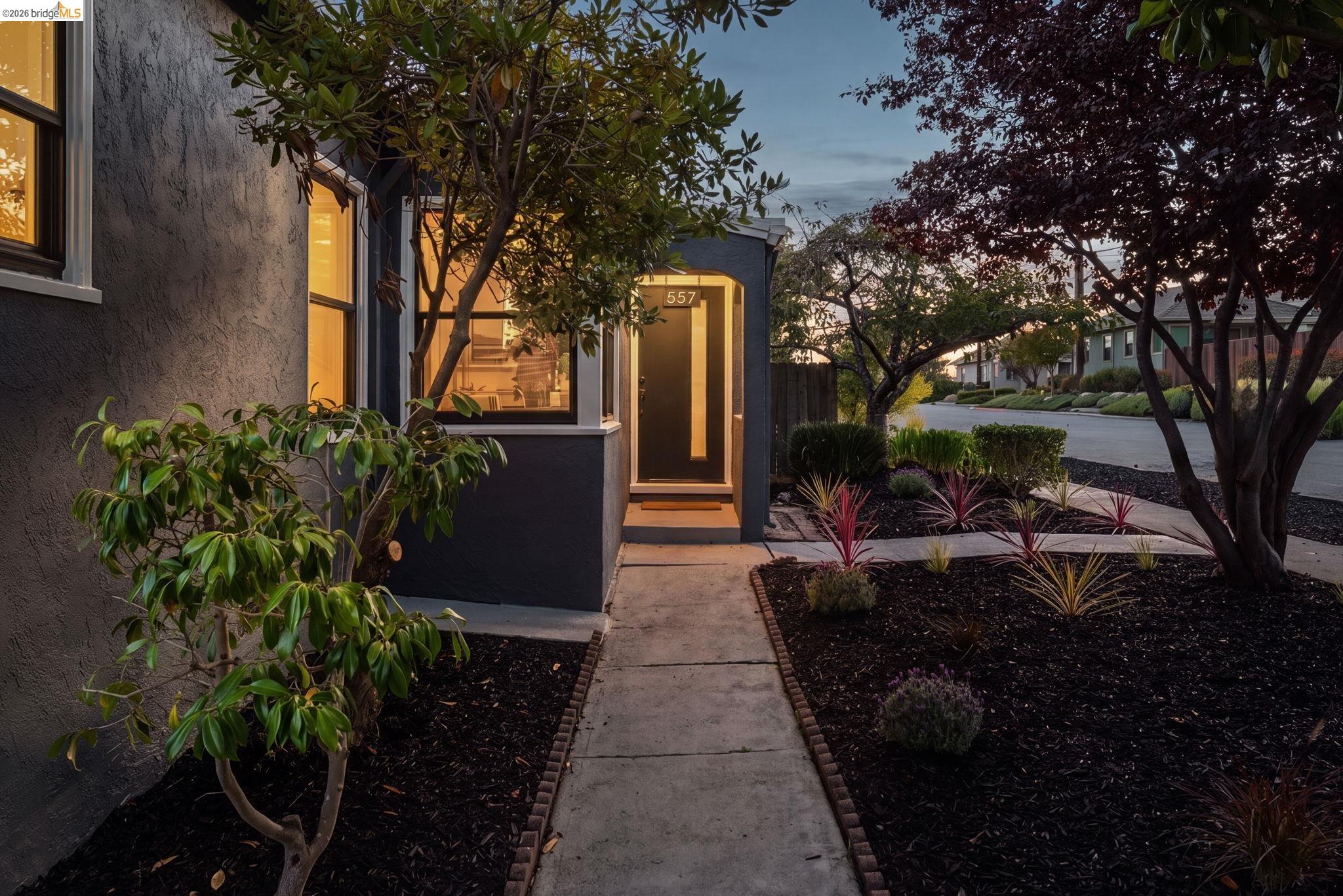 557 Lexington Ave