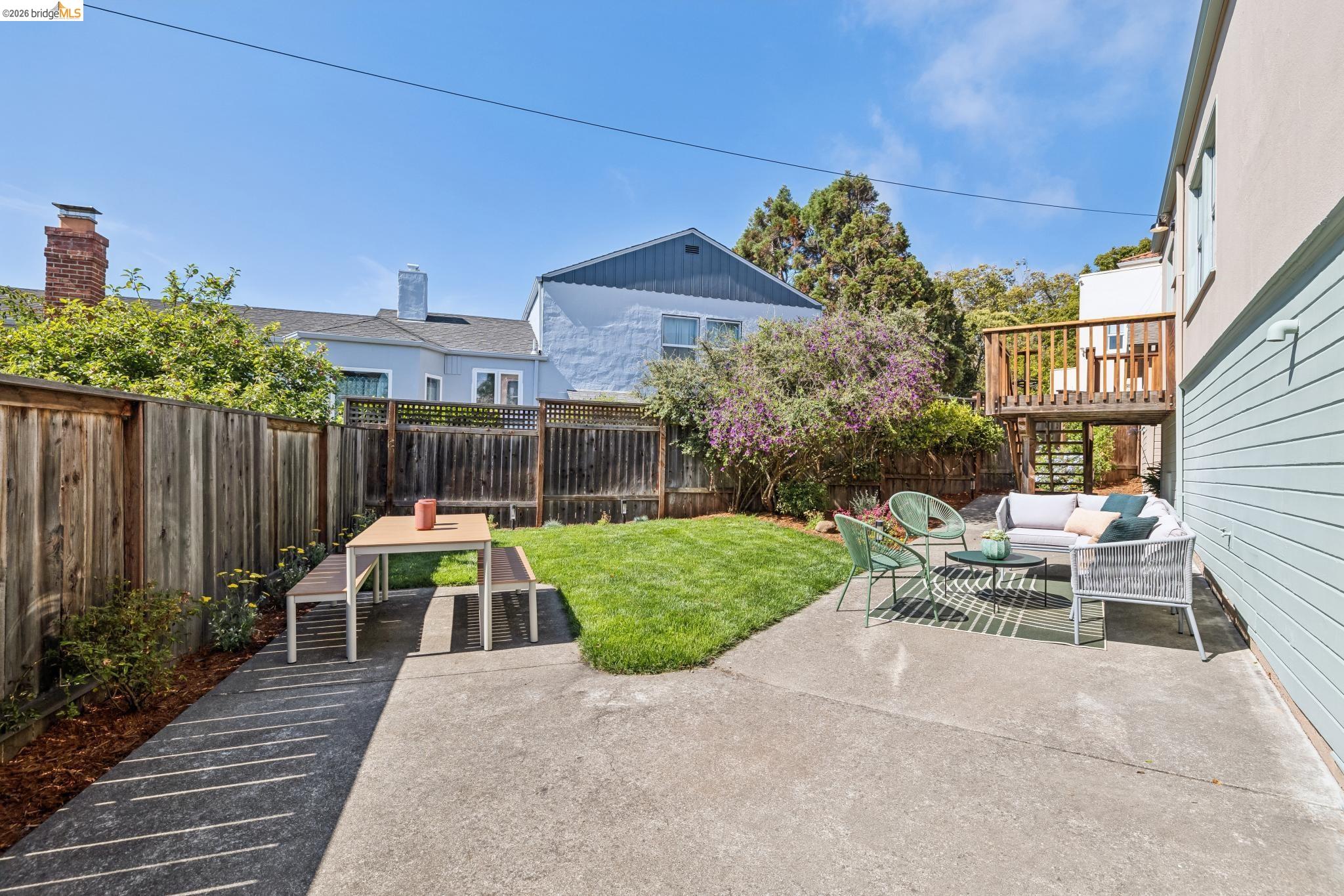 5439 Barrett Ave