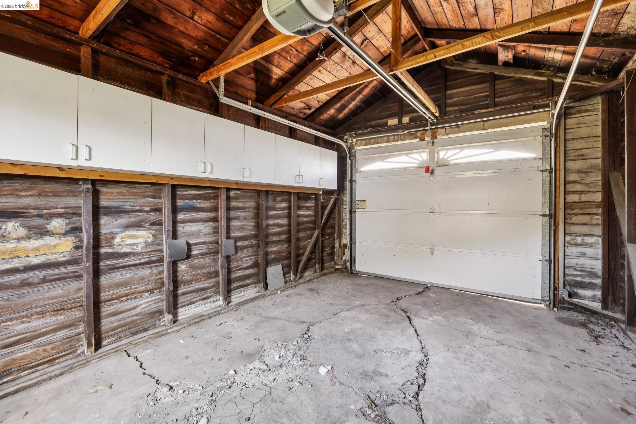 5439 Barrett Ave