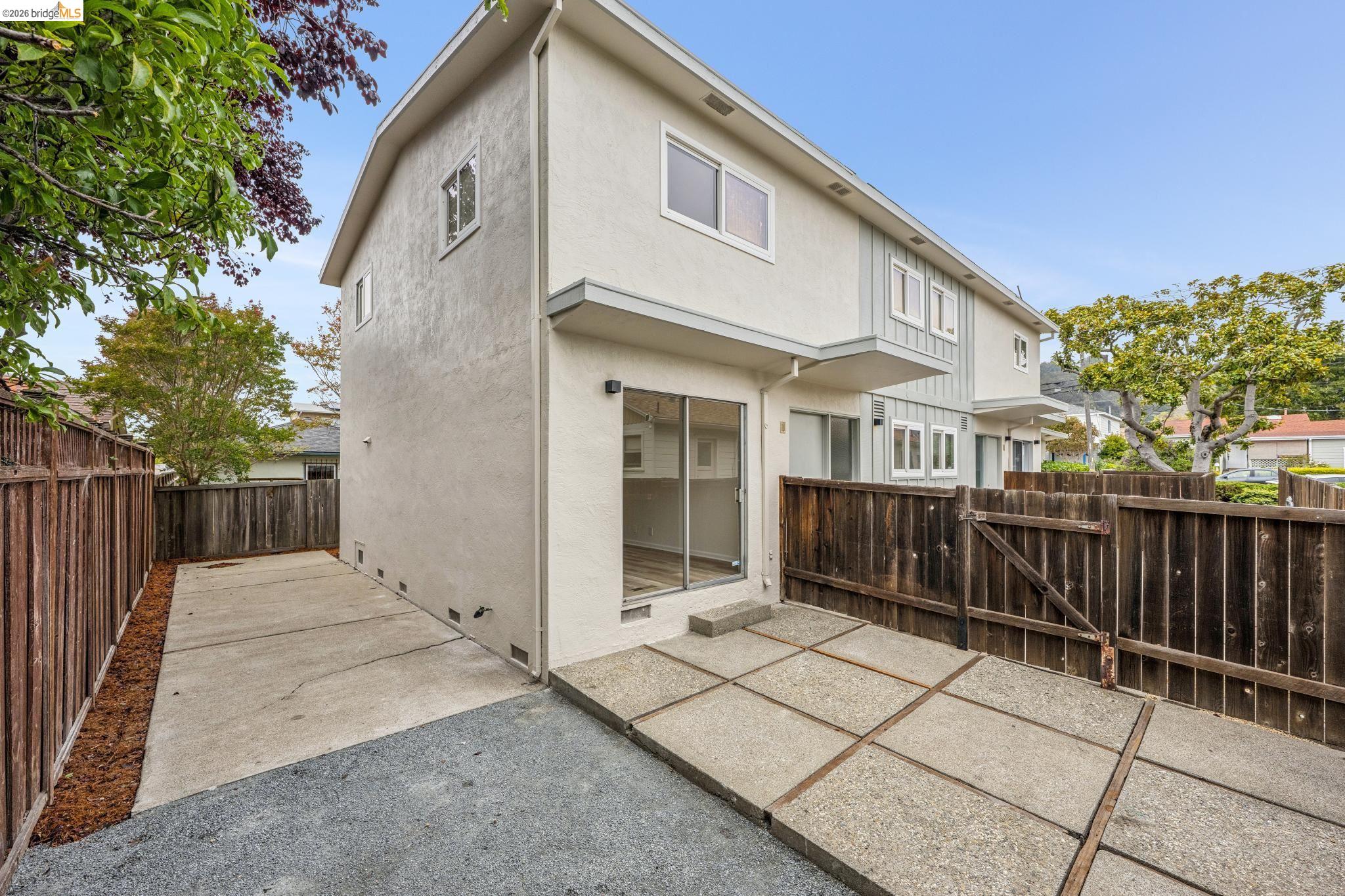 1221-1223 Elm St