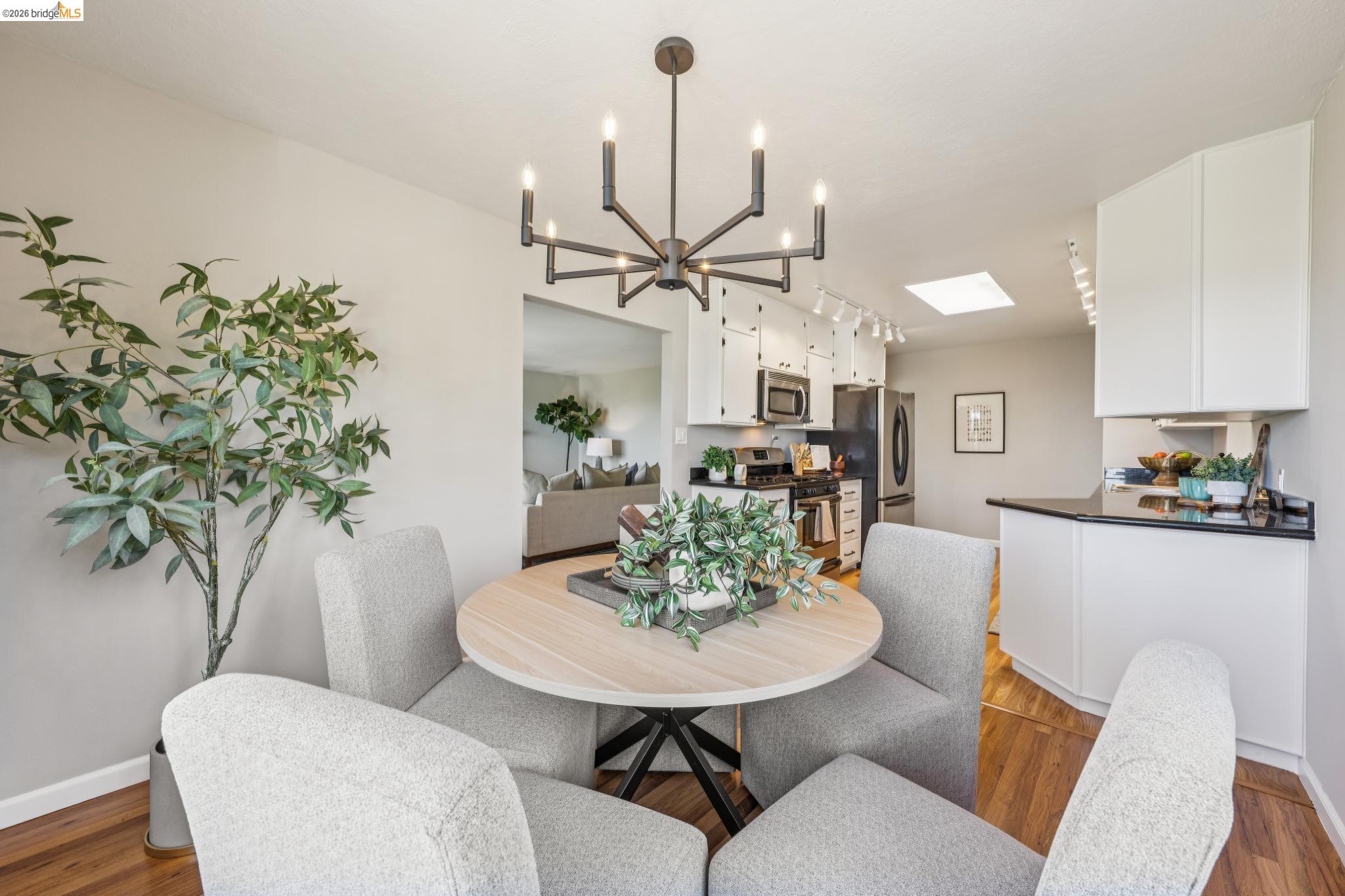 2328 Carquinez Ave