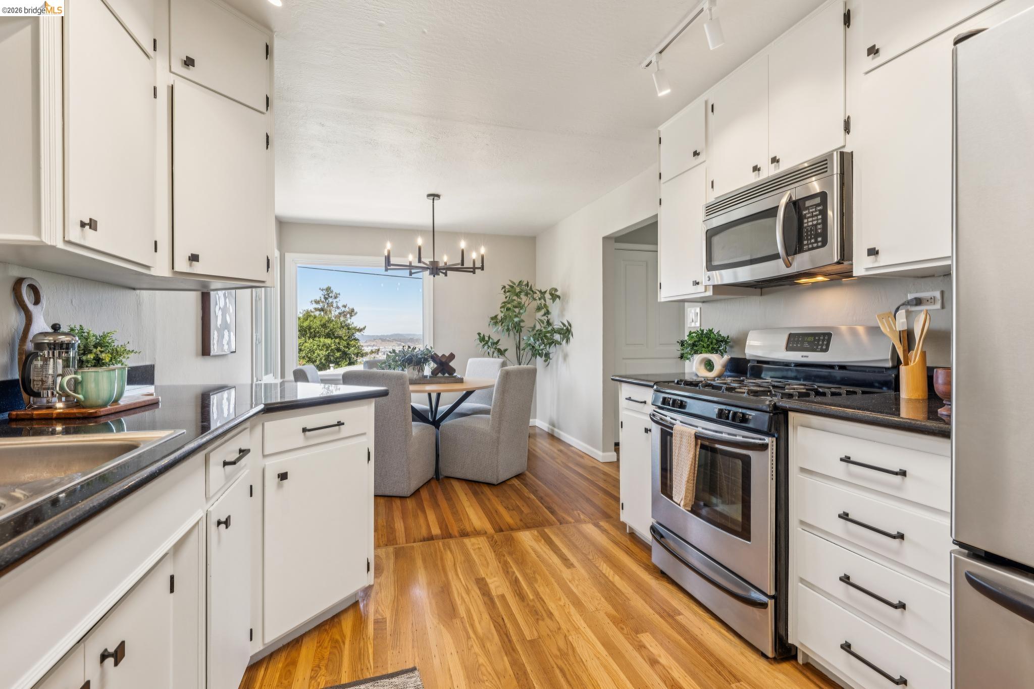 2328 Carquinez Ave
