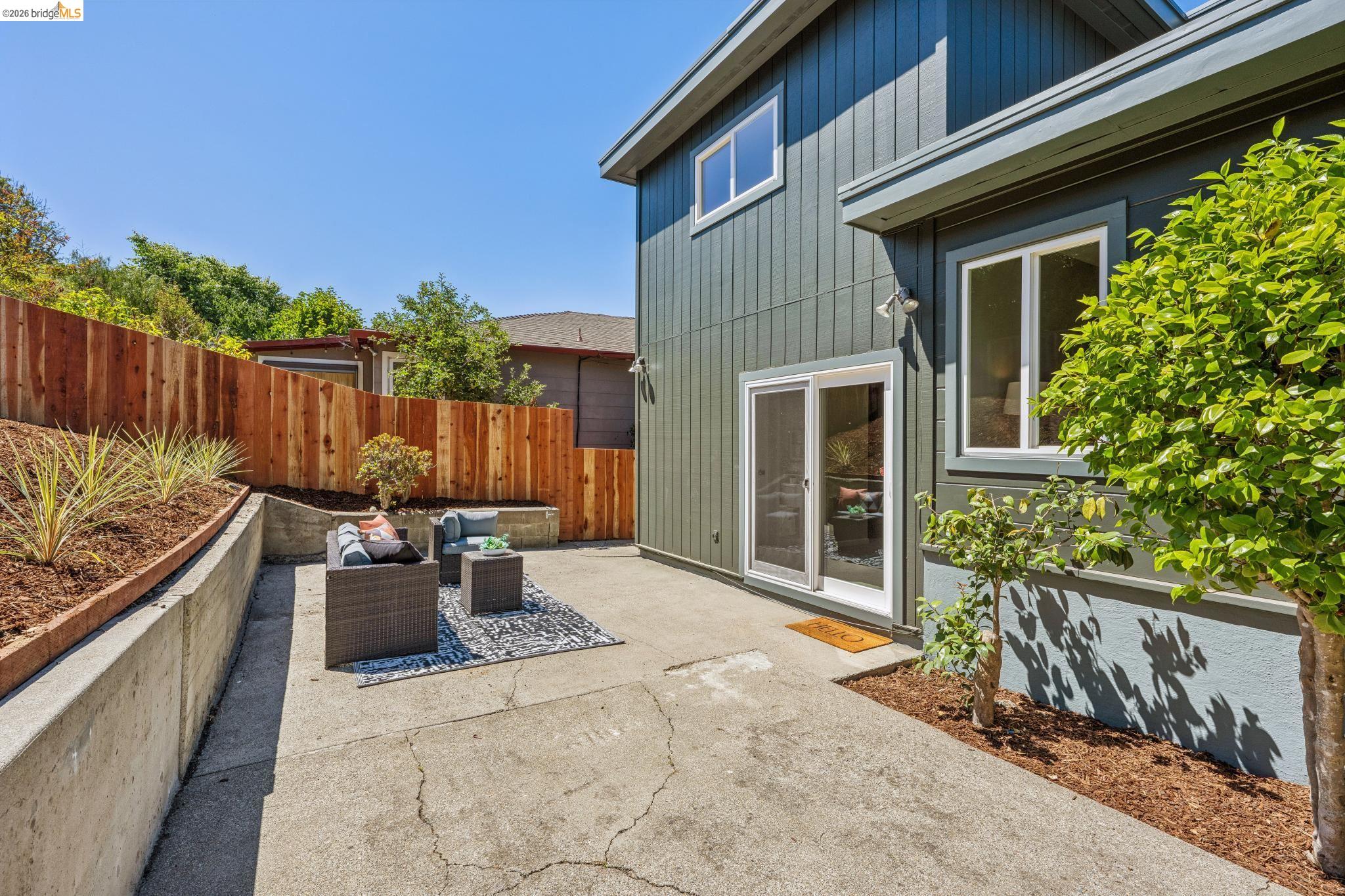 2328 Carquinez Ave