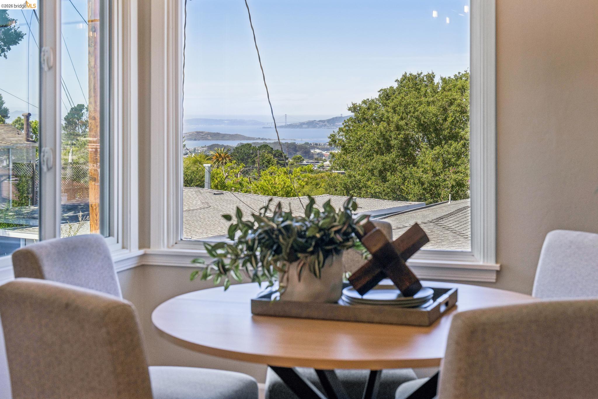 2328 Carquinez Ave