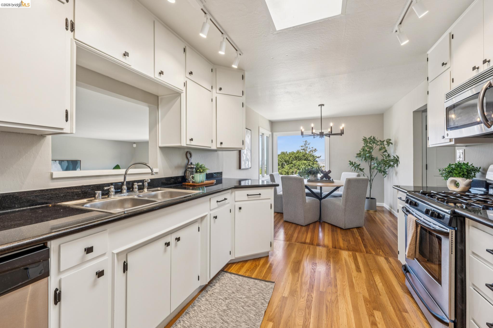 2328 Carquinez Ave