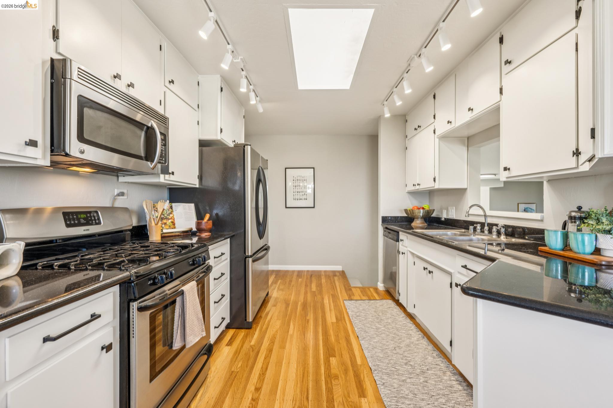 2328 Carquinez Ave