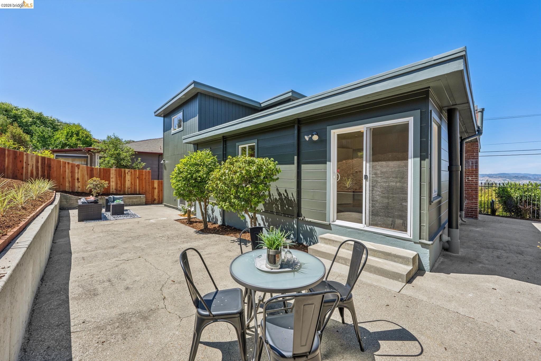 2328 Carquinez Ave