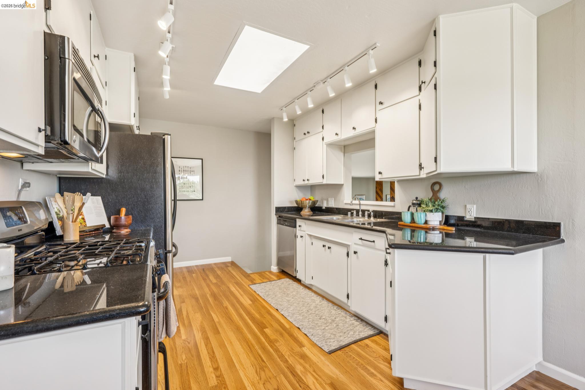 2328 Carquinez Ave