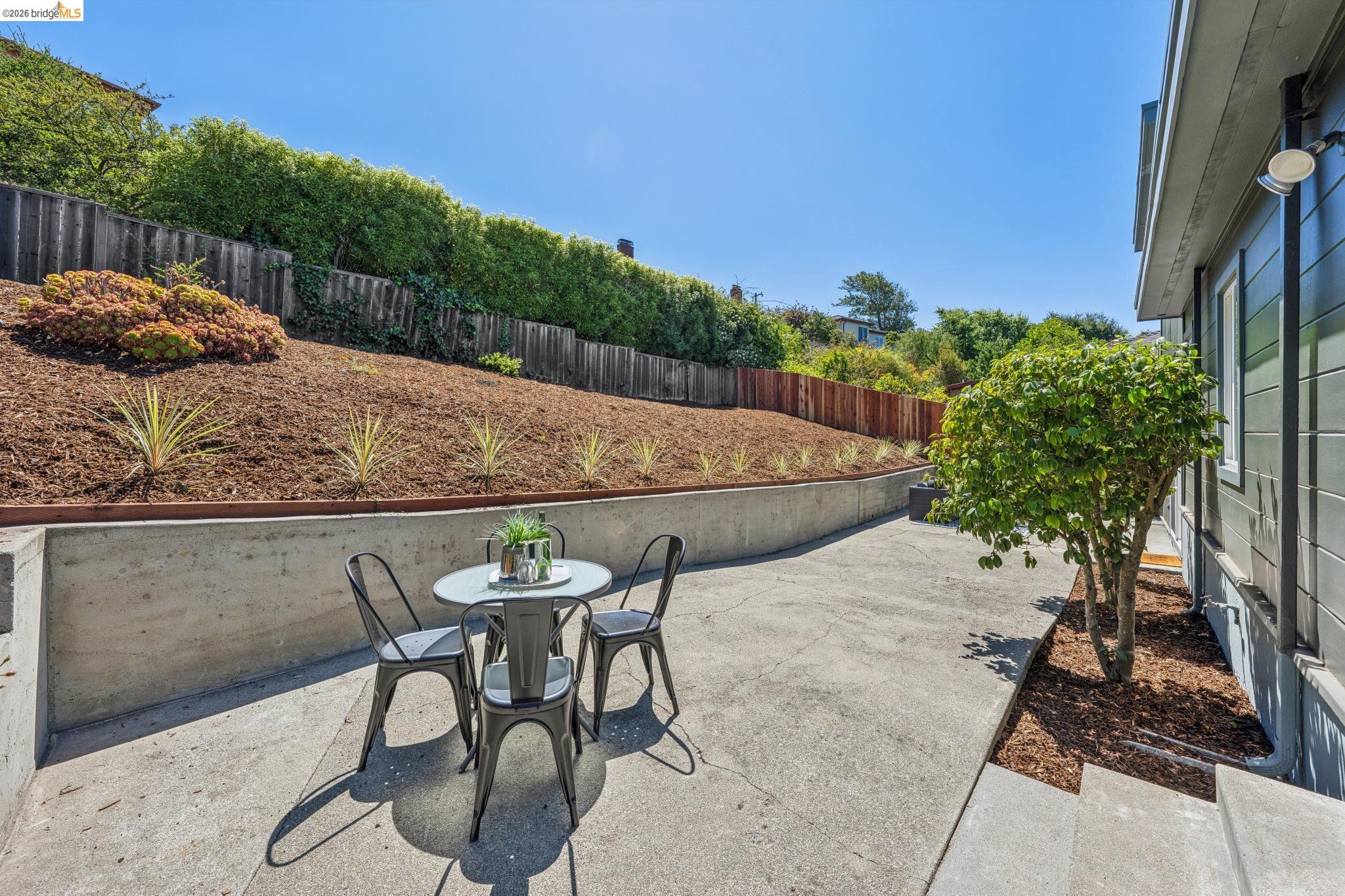 2328 Carquinez Ave