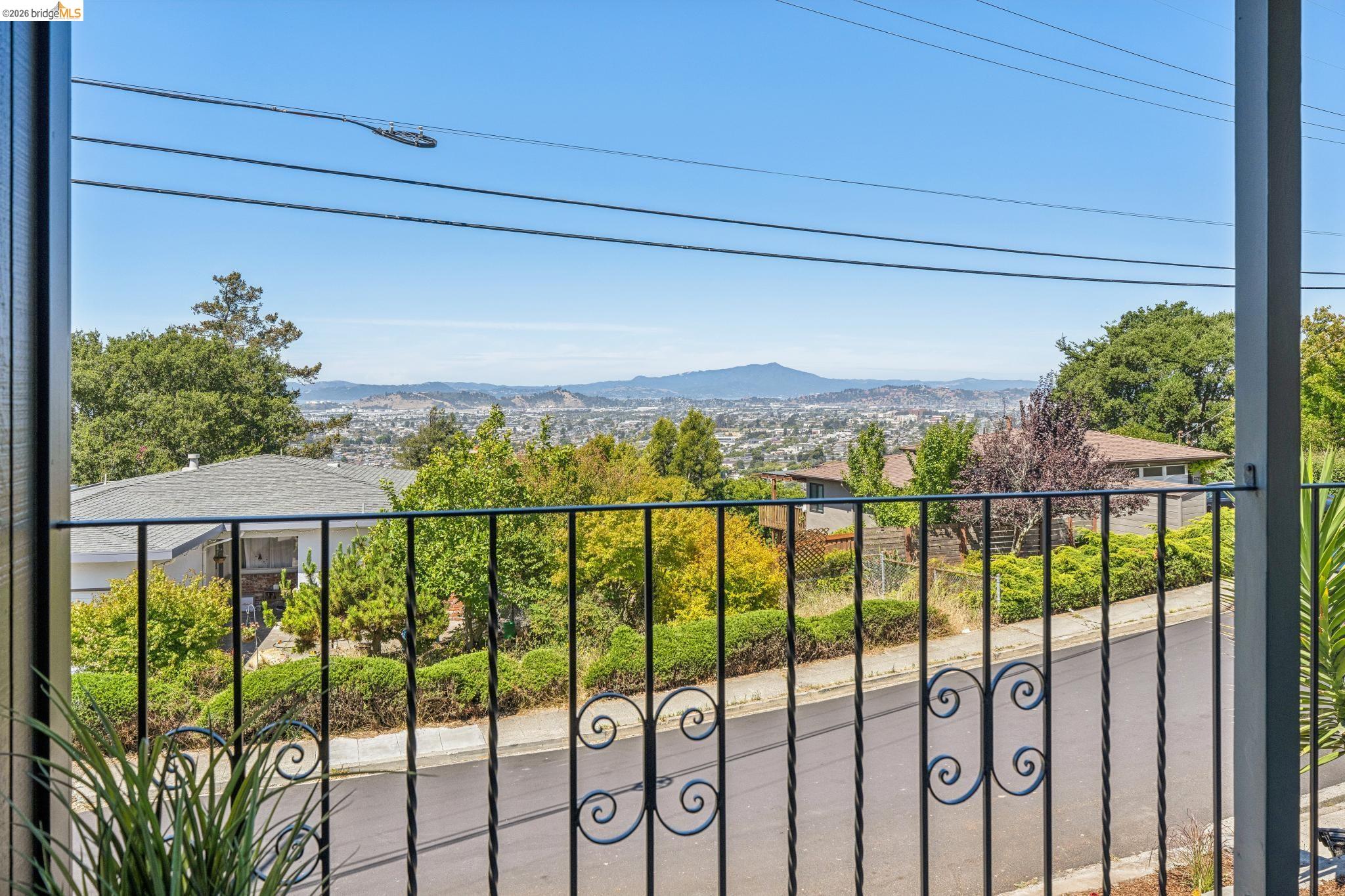 2328 Carquinez Ave