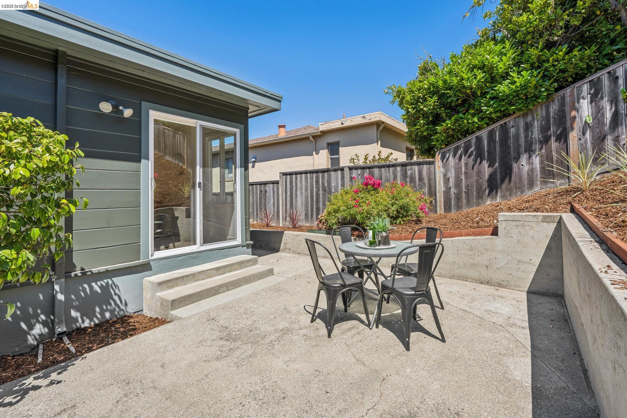 2328 Carquinez Ave