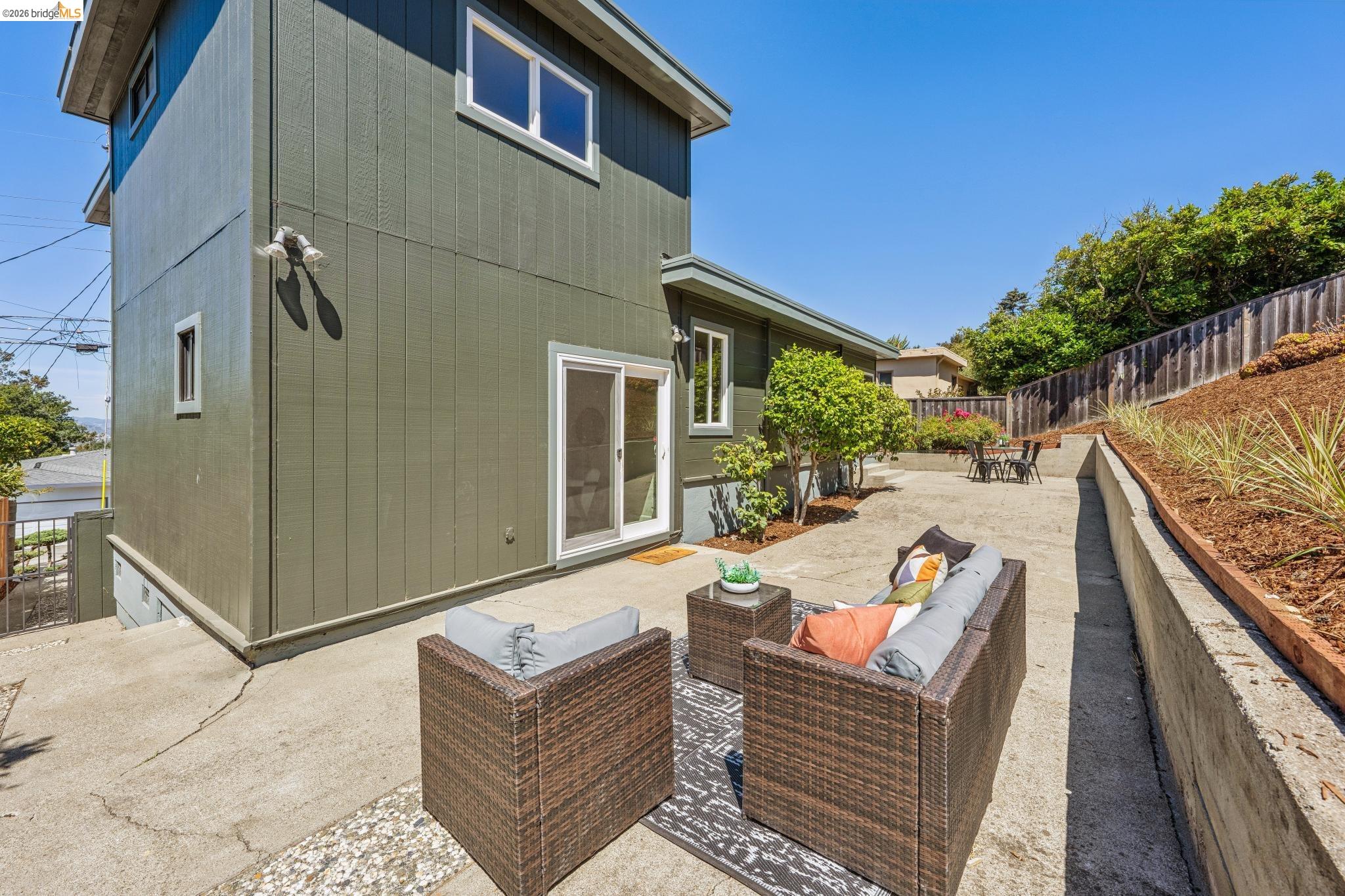 2328 Carquinez Ave