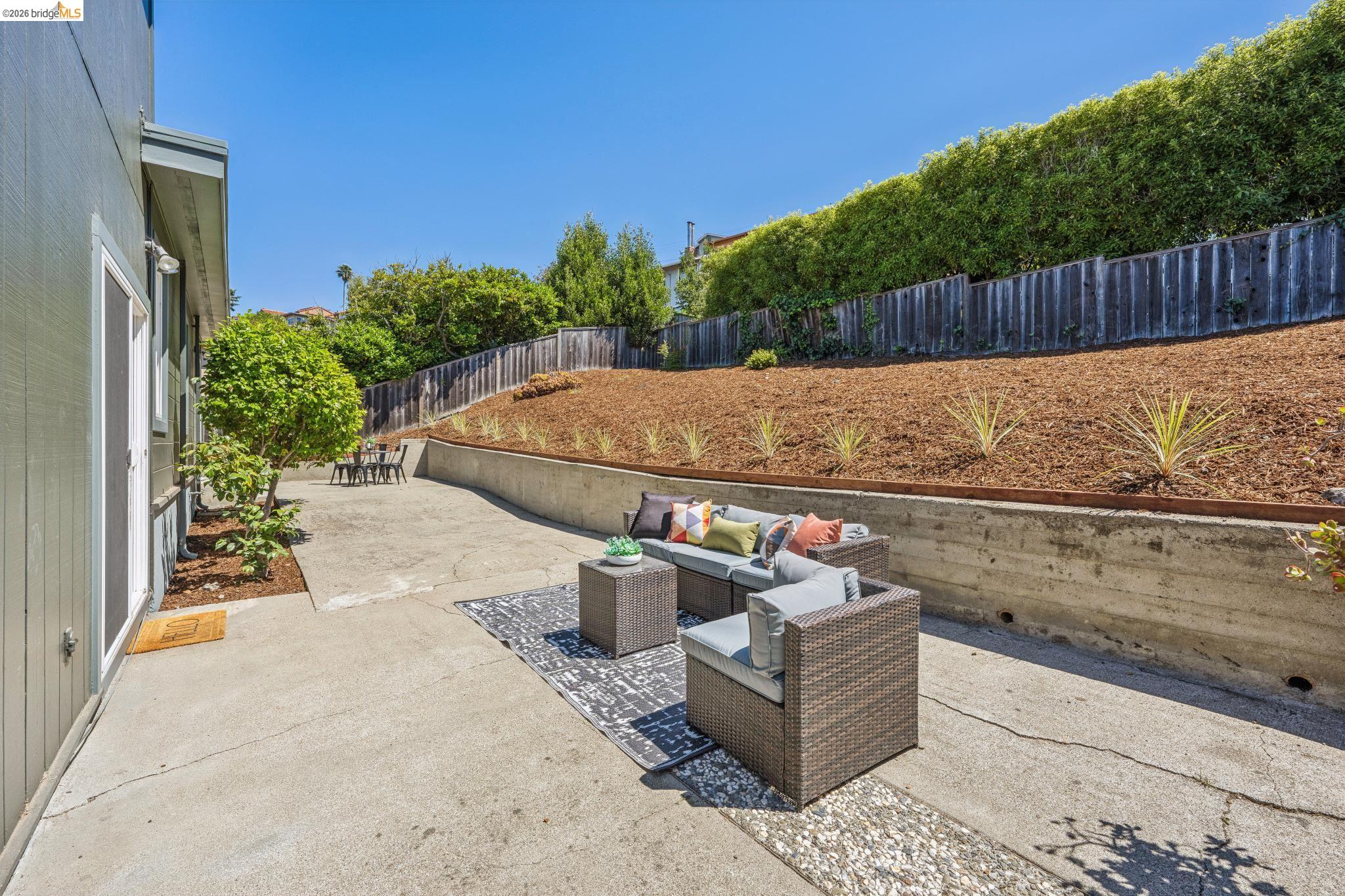 2328 Carquinez Ave