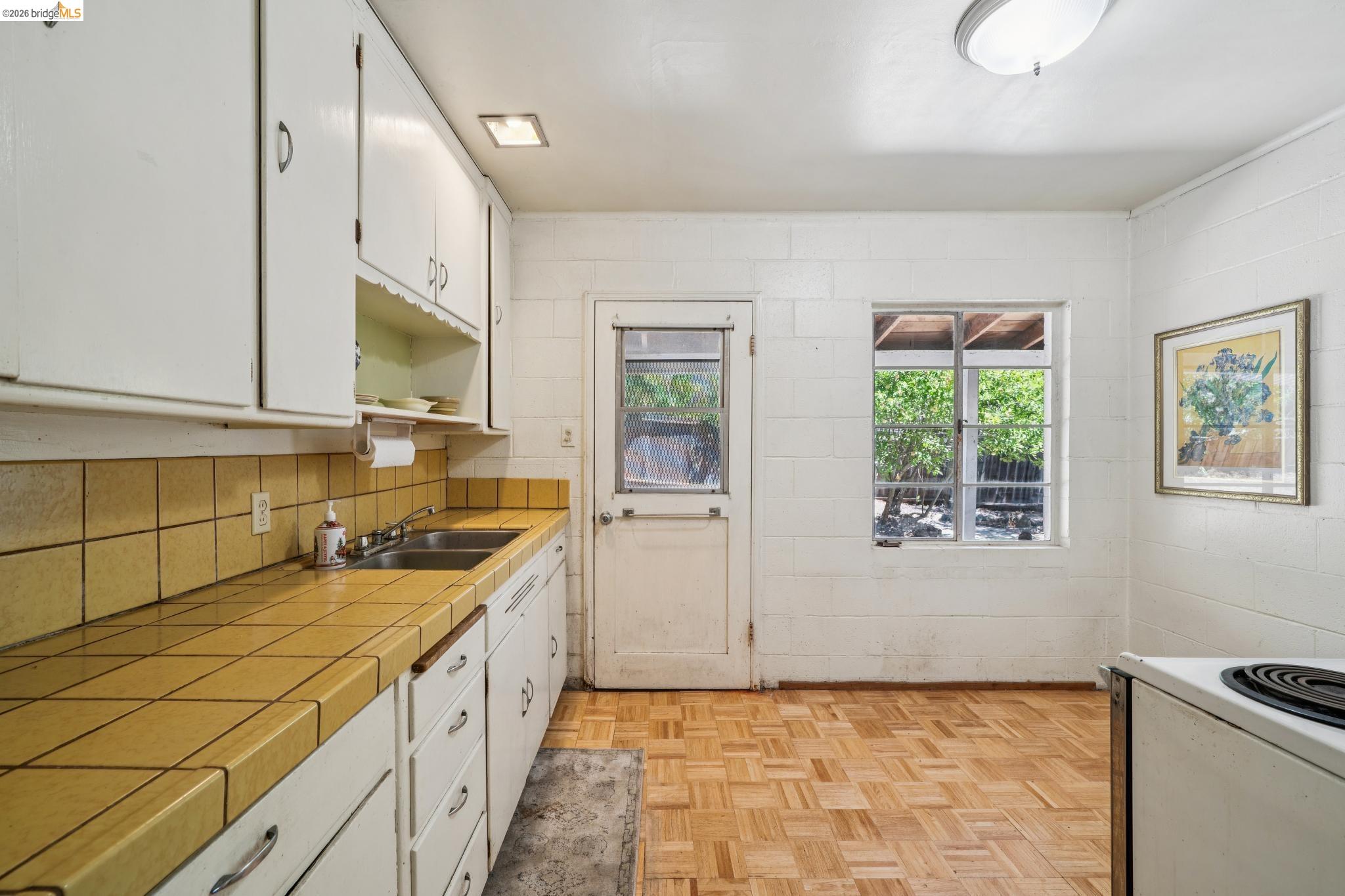 1810 3RD AVE