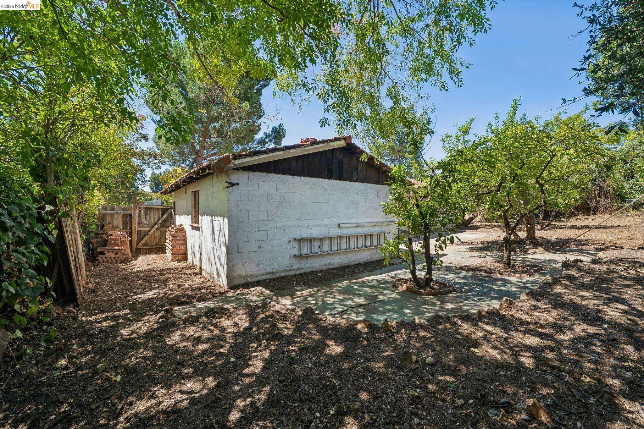 1810 3RD AVE