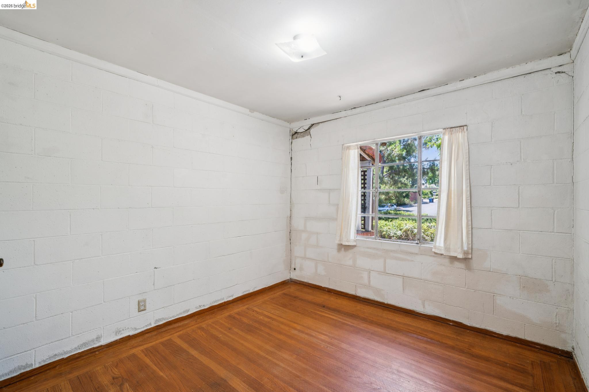 1810 3RD AVE