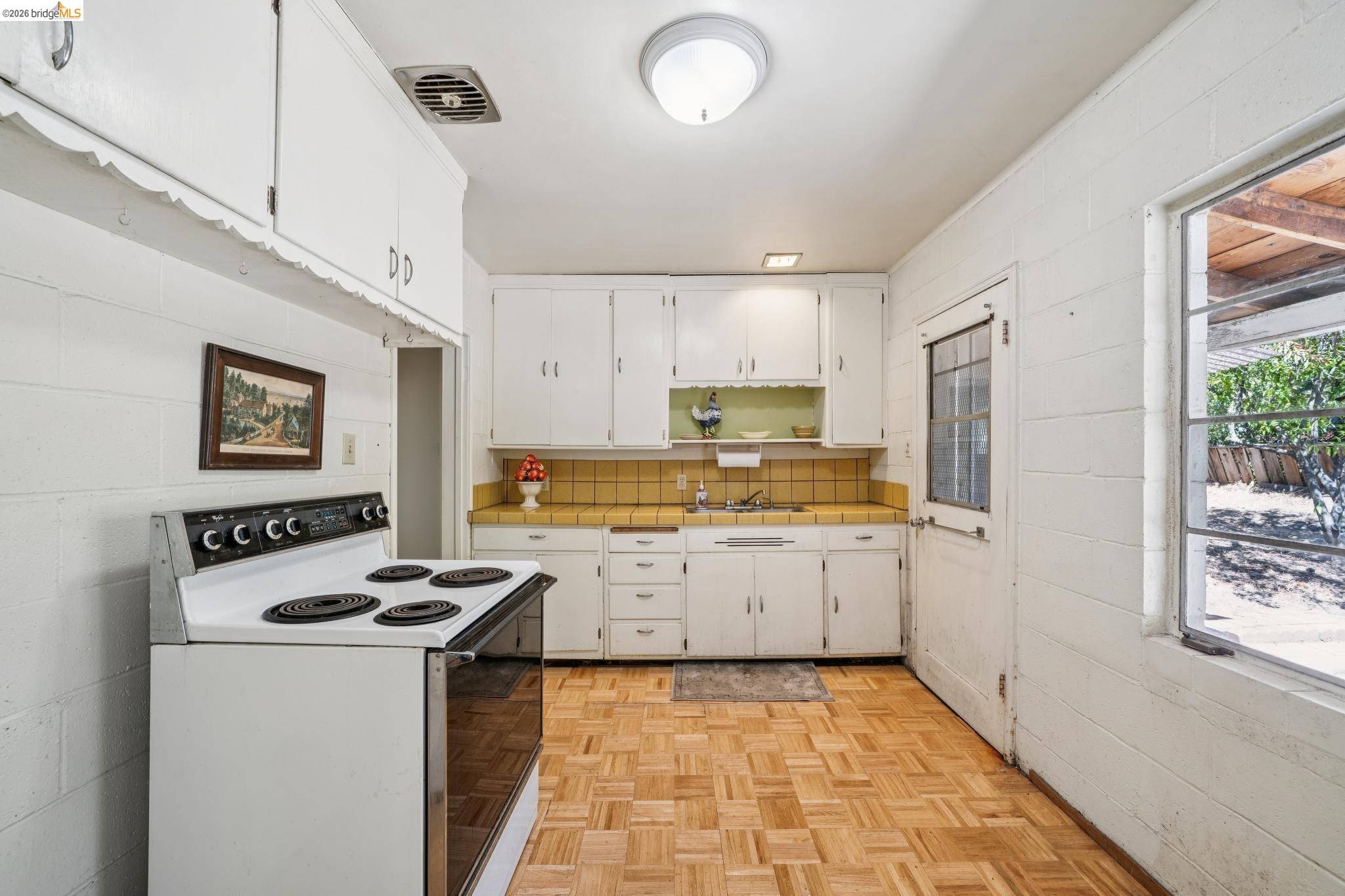 1810 3RD AVE