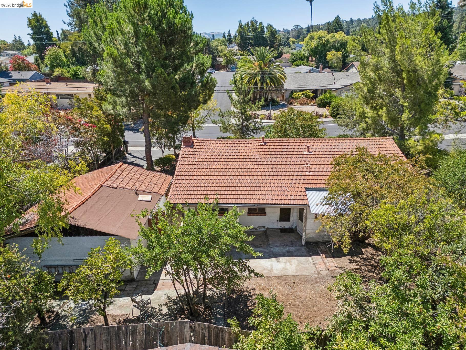 1810 3RD AVE