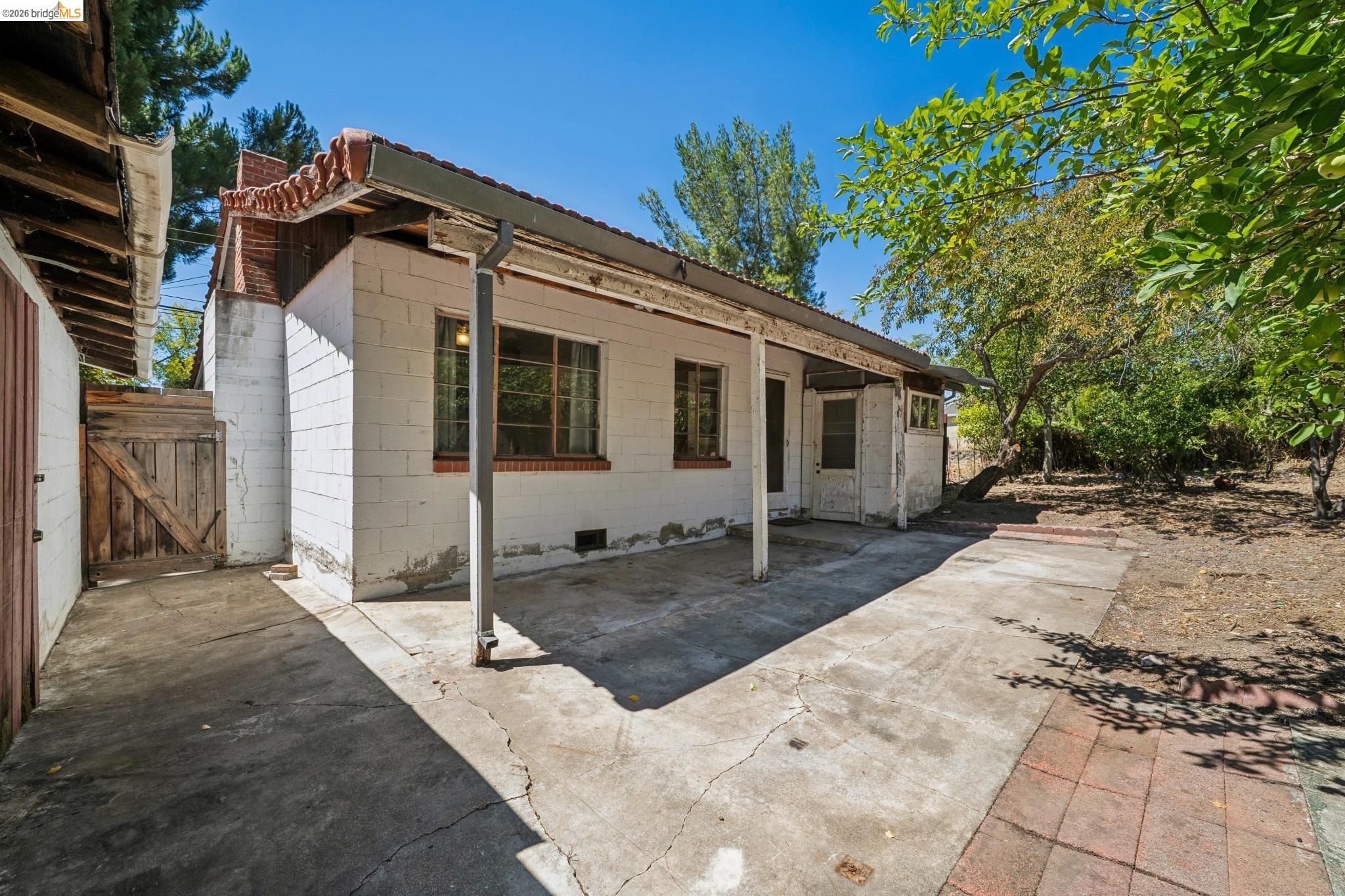 1810 3RD AVE