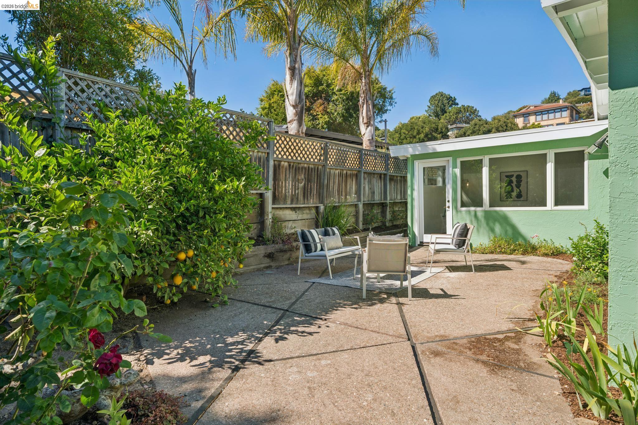 7811 Potrero Ave
