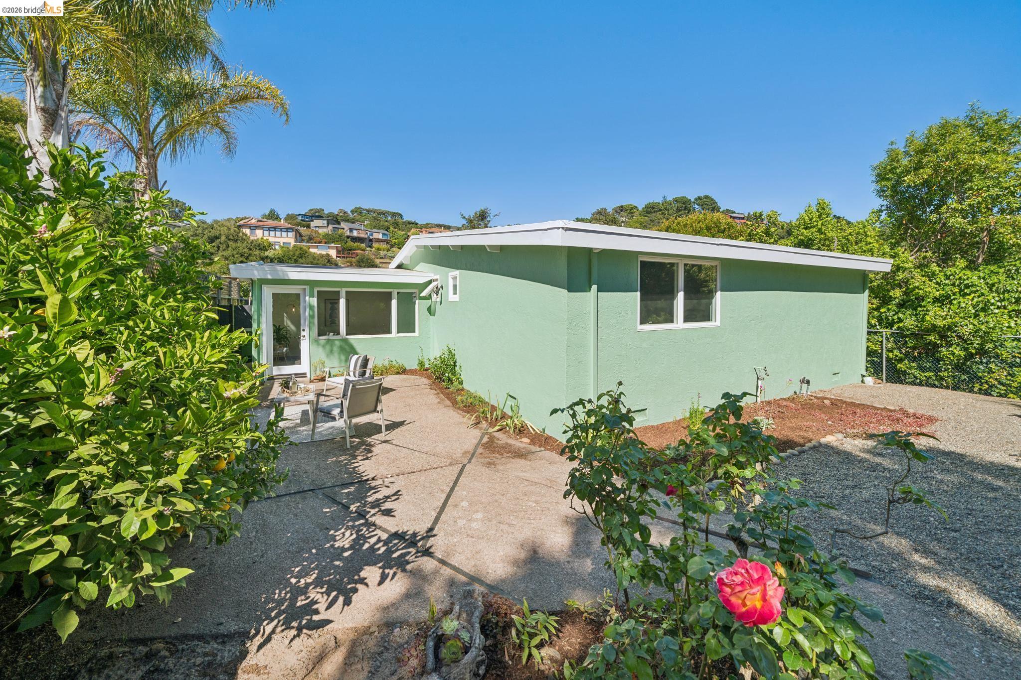 7811 Potrero Ave