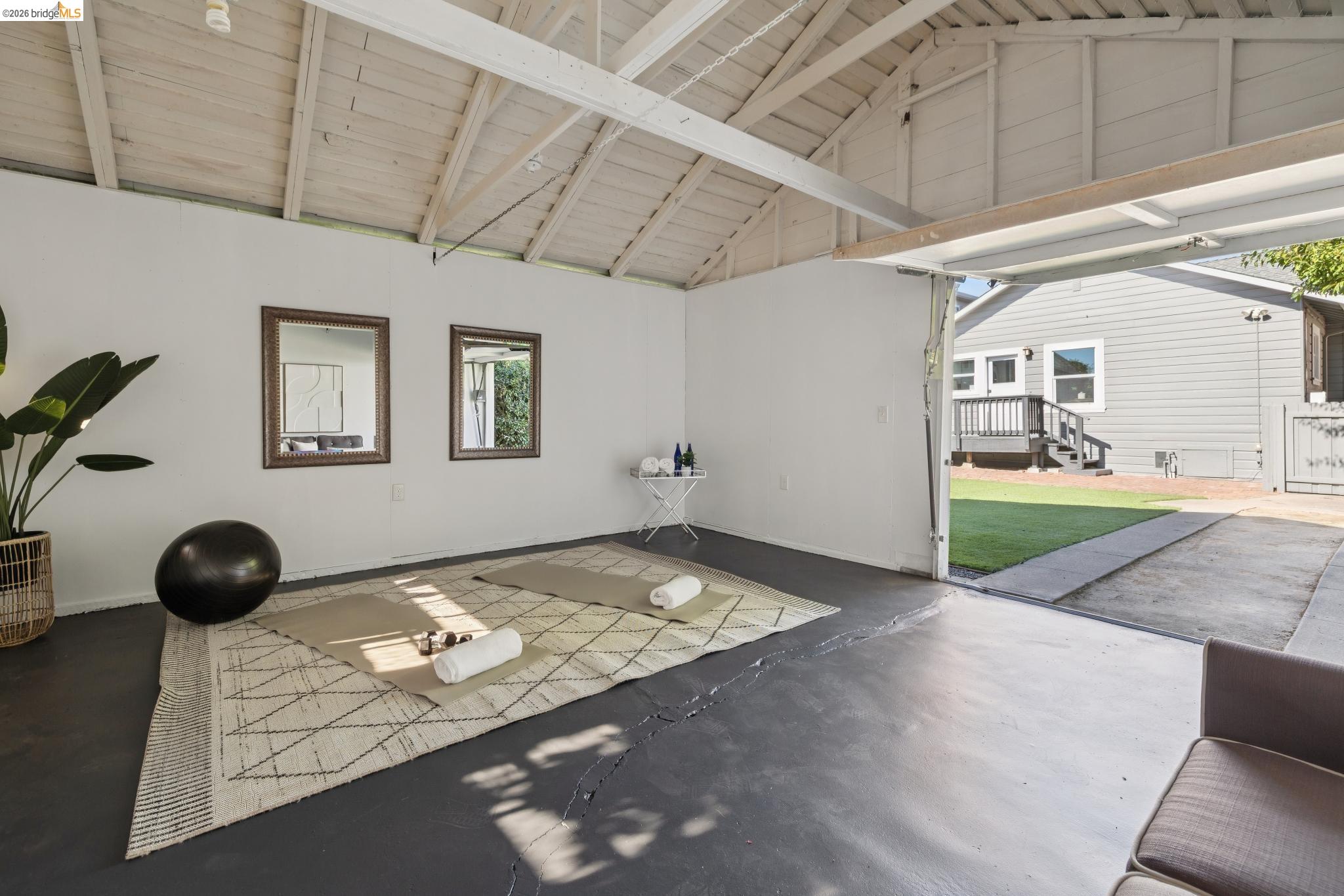 1038 Ramona Ave