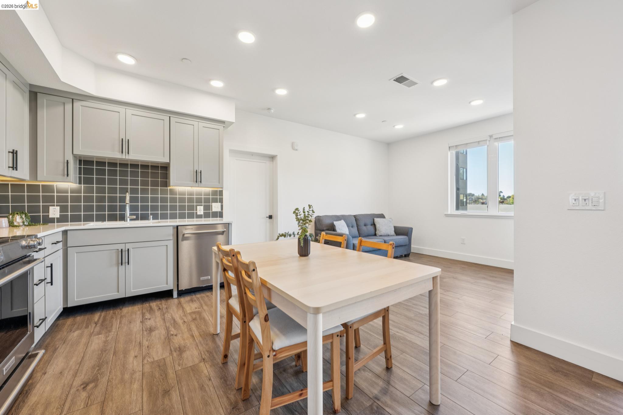 10300 San Pablo Ave # 203