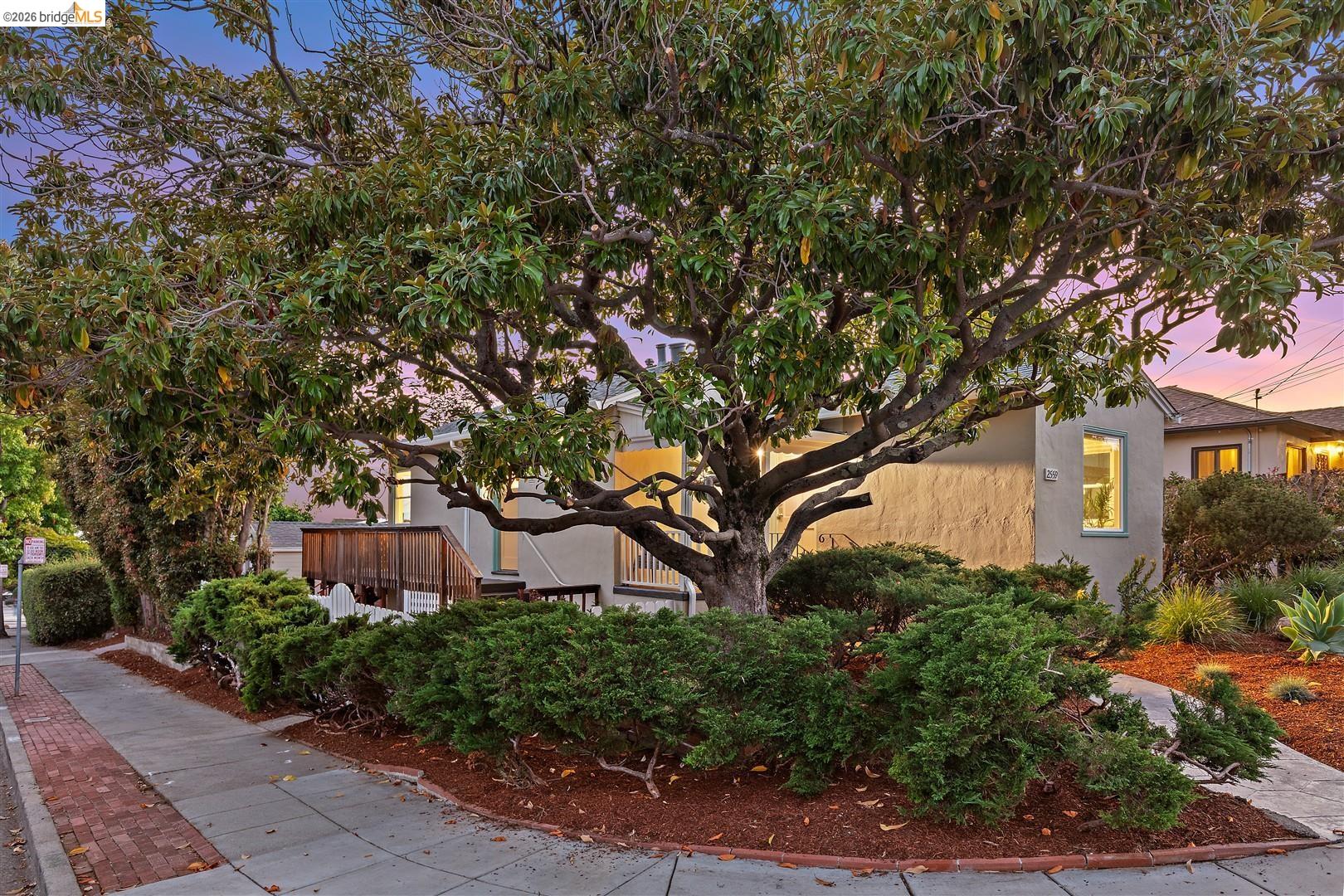 2559 Rampart