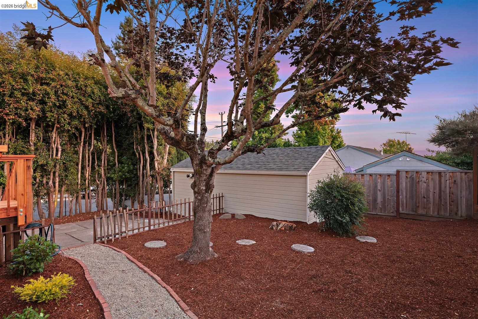 2559 Rampart