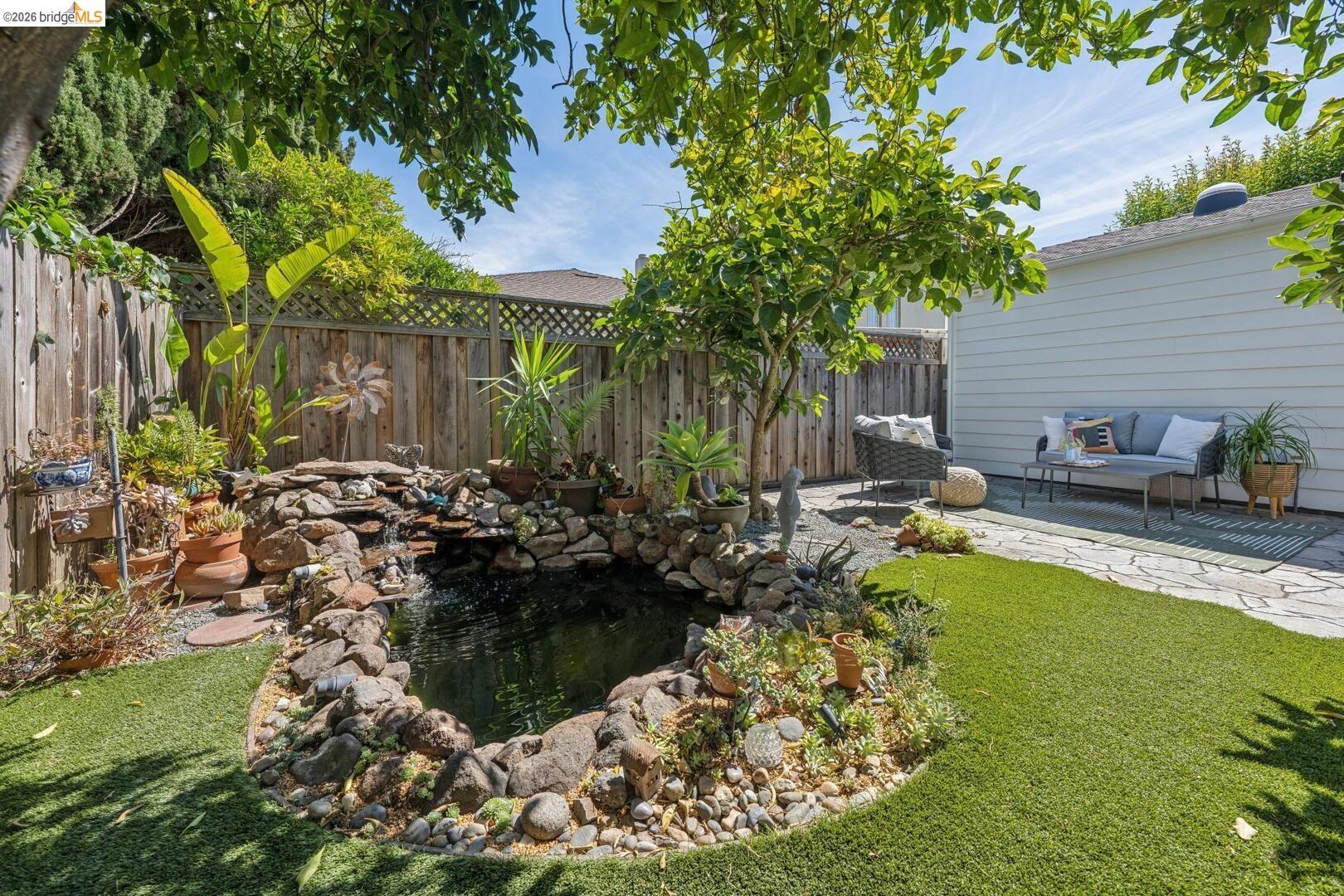 833 Rodney DR
