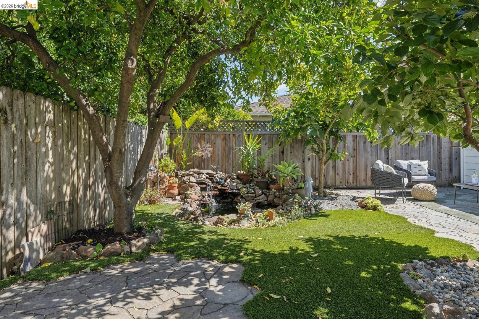 833 Rodney DR